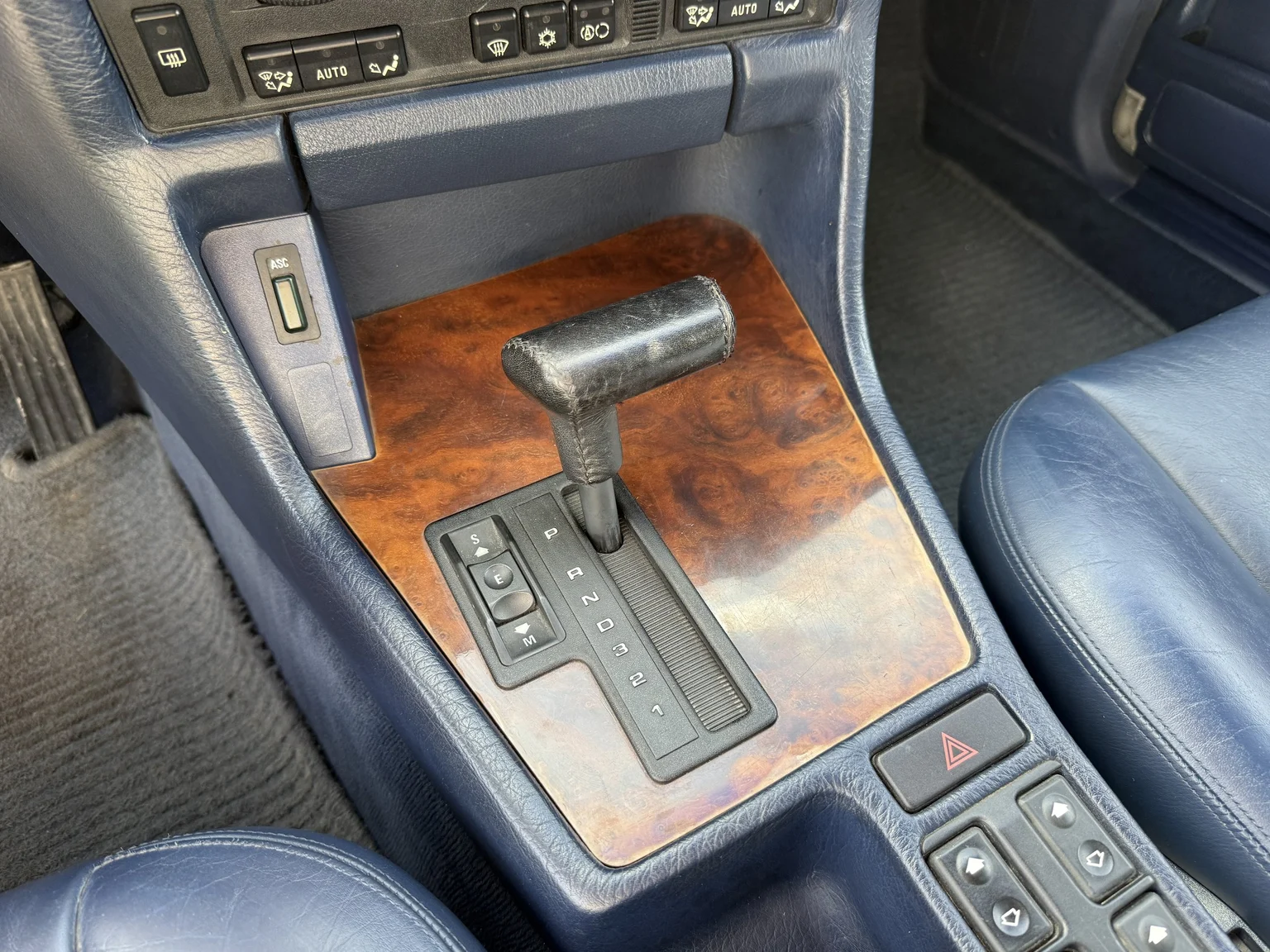 Innenraumfoto von 1990 BMW 750i (33)