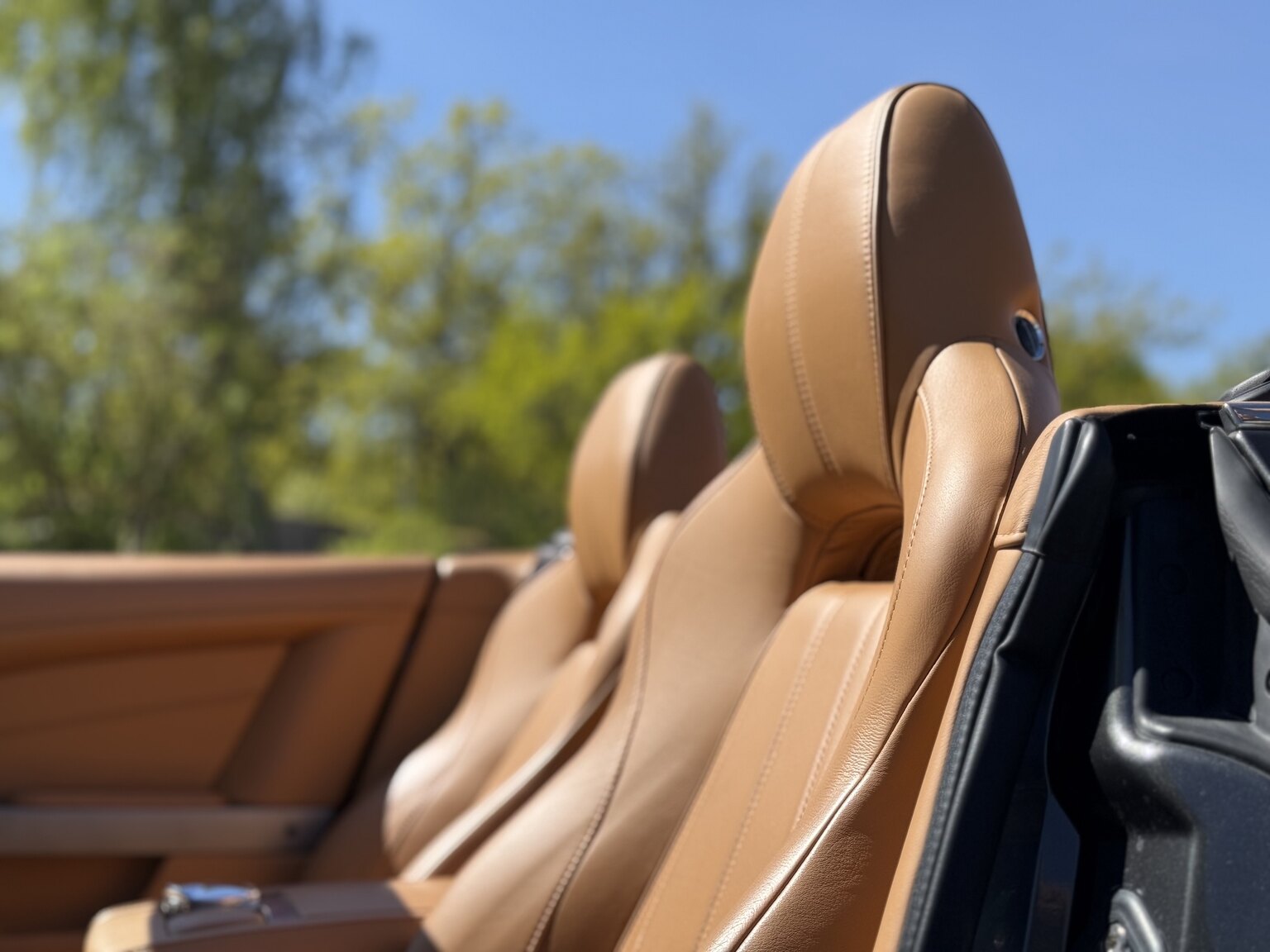 Interior image of 2015 Aston Martin DB9 Volante