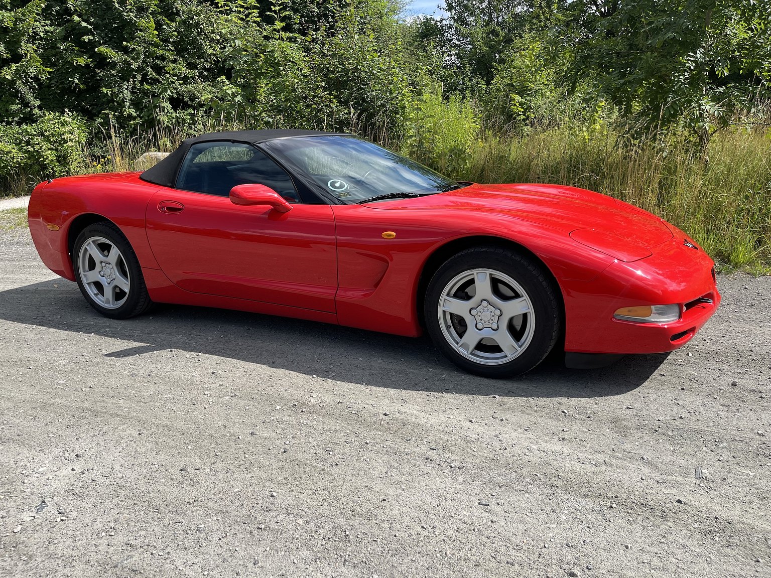 Exterior image of 2000 Chevrolet Corvette Cabriolet