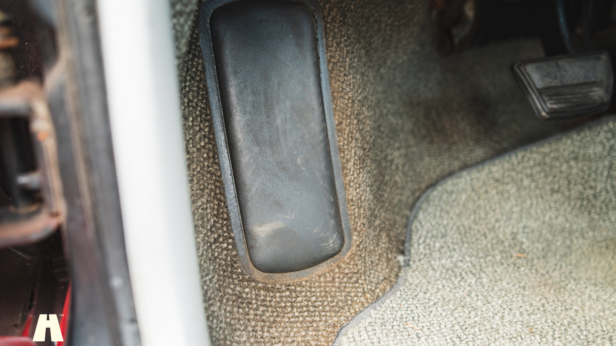 Interior image of 1985 Pontiac Fiero GT (66)