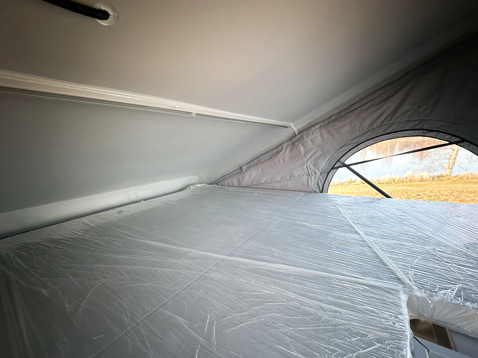 Interior image of 2025 Northea Trailer Expedition Crawler 458i Offgrid-Camper (46)