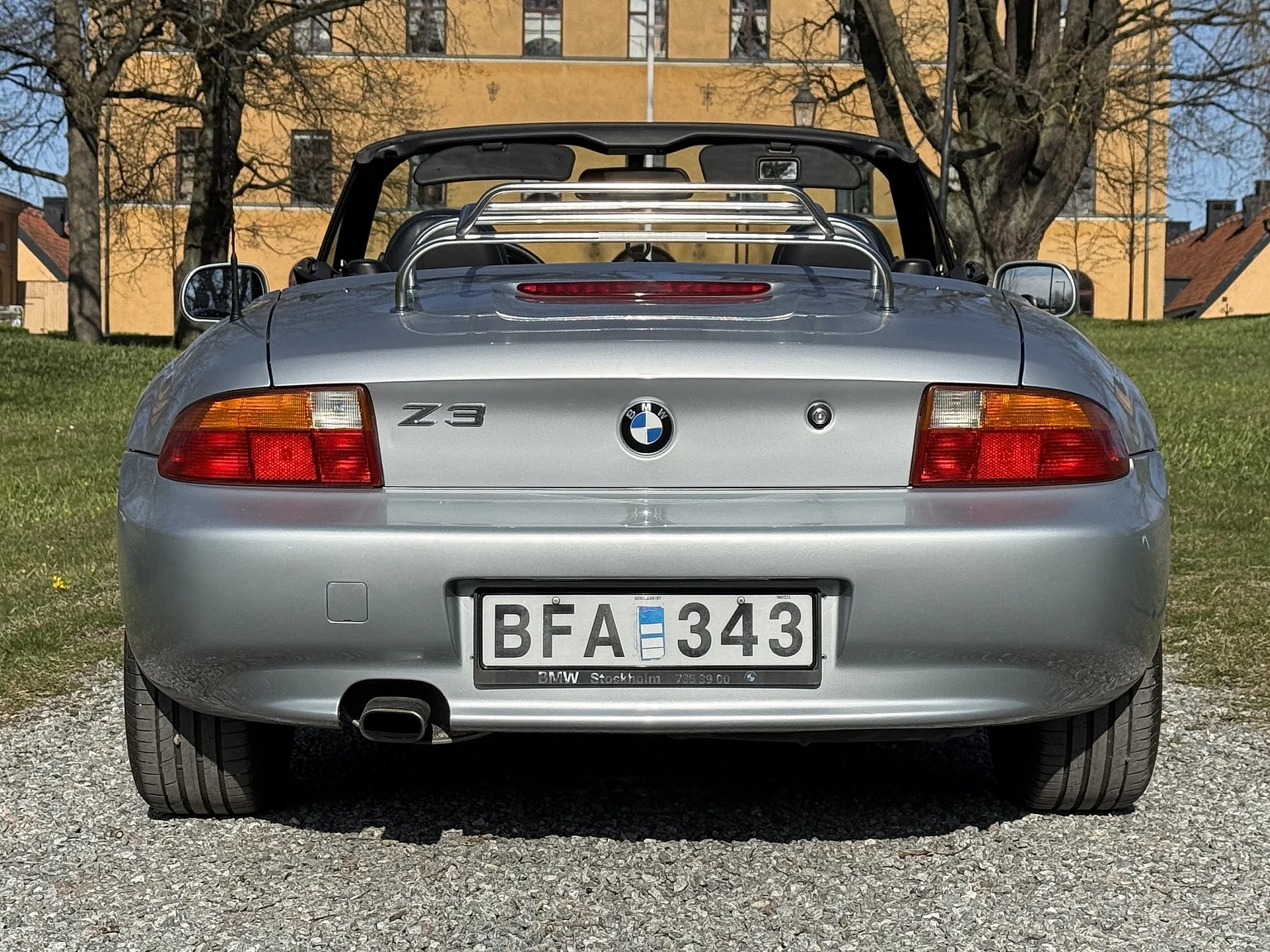 Exterior image of 1996 BMW Z3 1.8 Z3 (9)