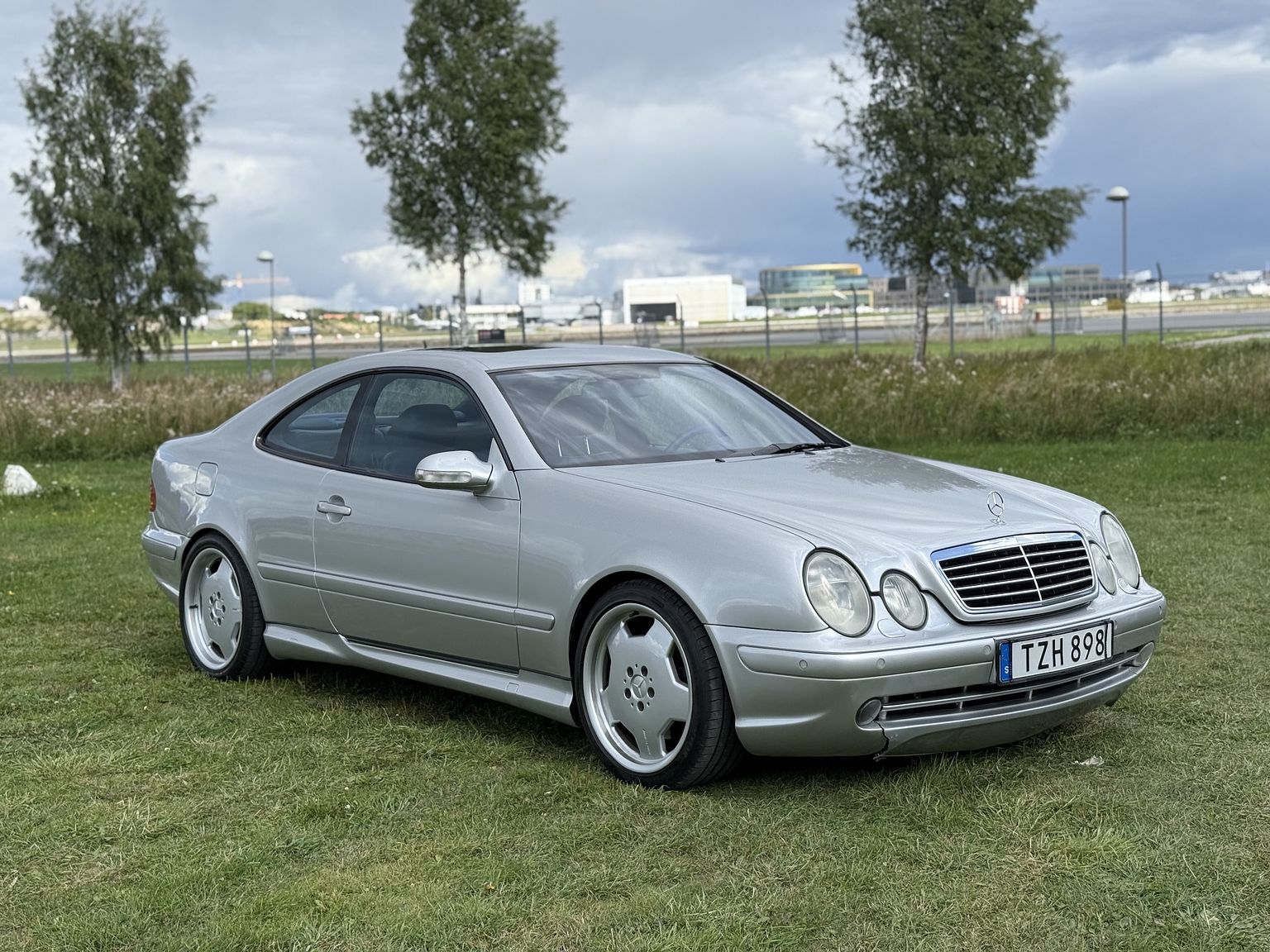 Interior image of 2000 Mercedes-Benz CLK 55 AMG Coupé