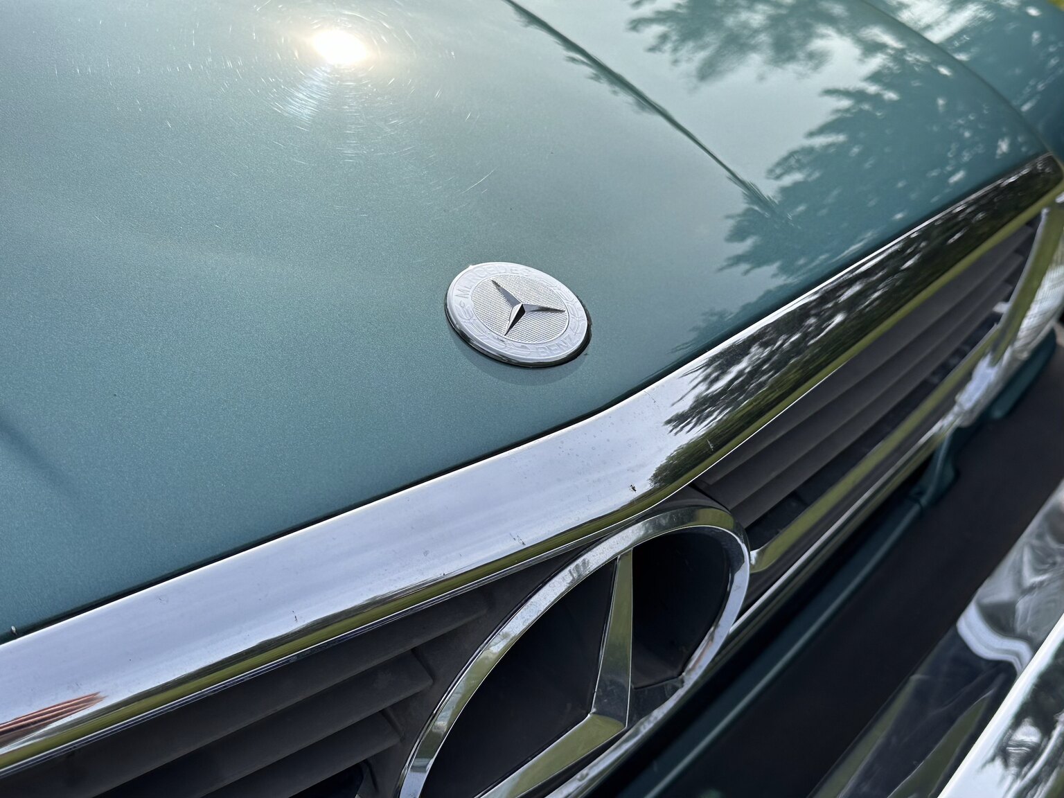 Exteriörbild på 1985 Mercedes-Benz 380 SL