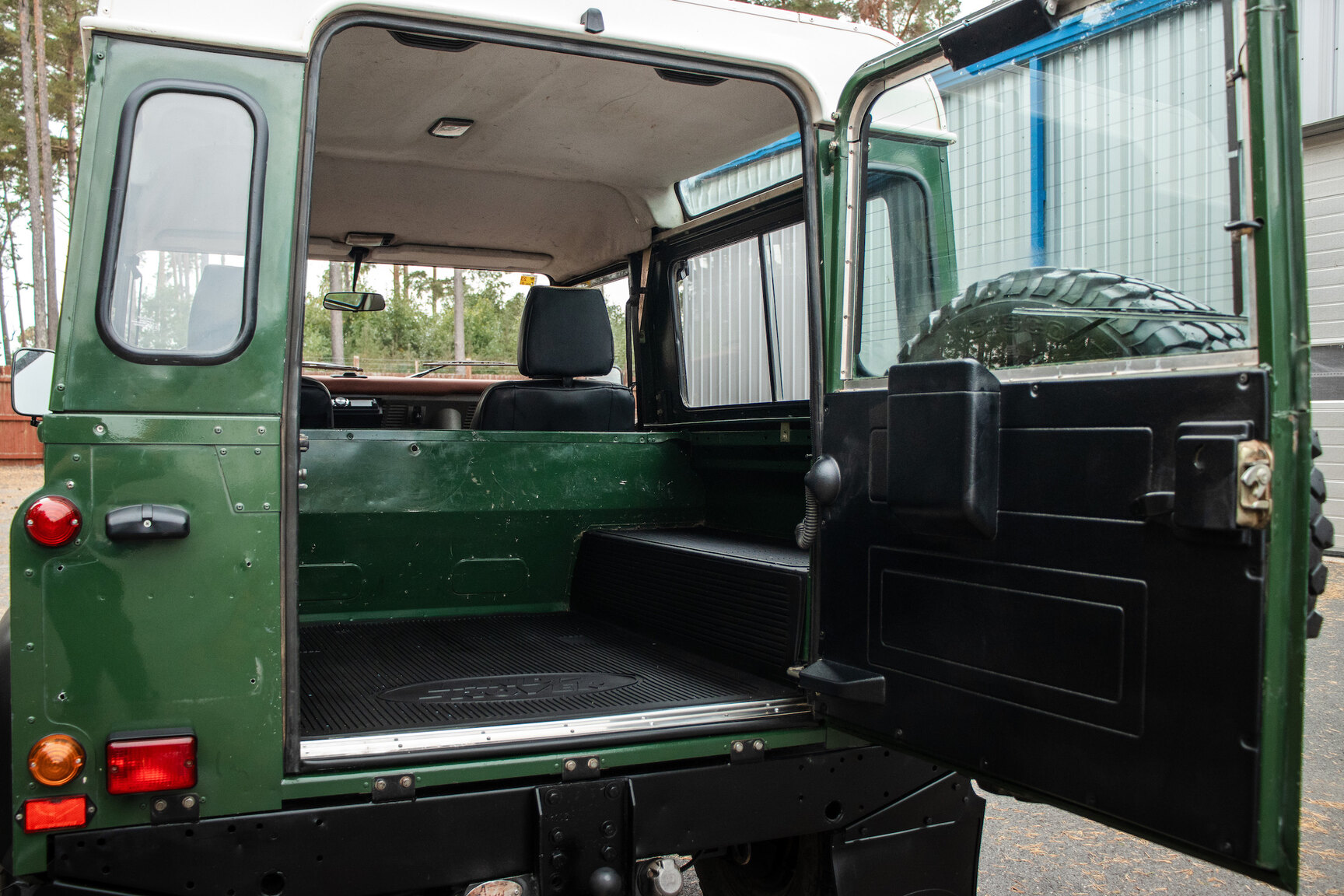 Innenraumfoto von 1996 Land Rover Defender 90 300TDi (11)