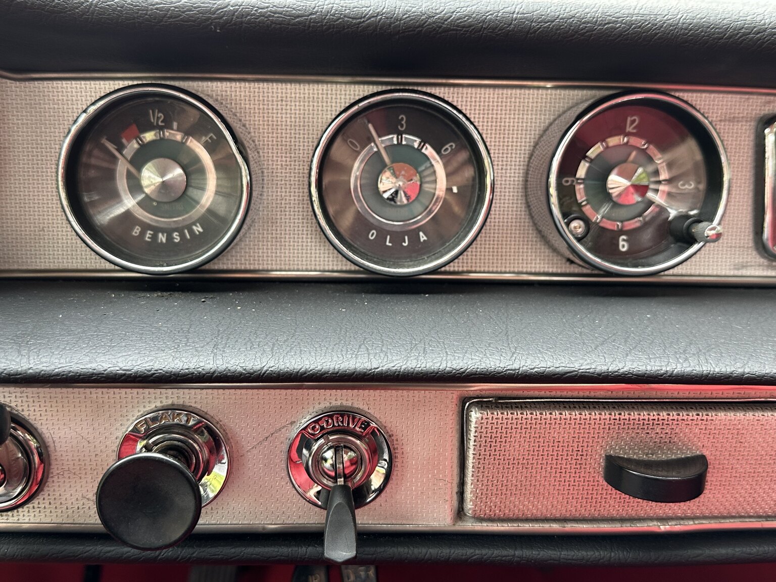 Interior image of 1964 Volvo P 1800 S