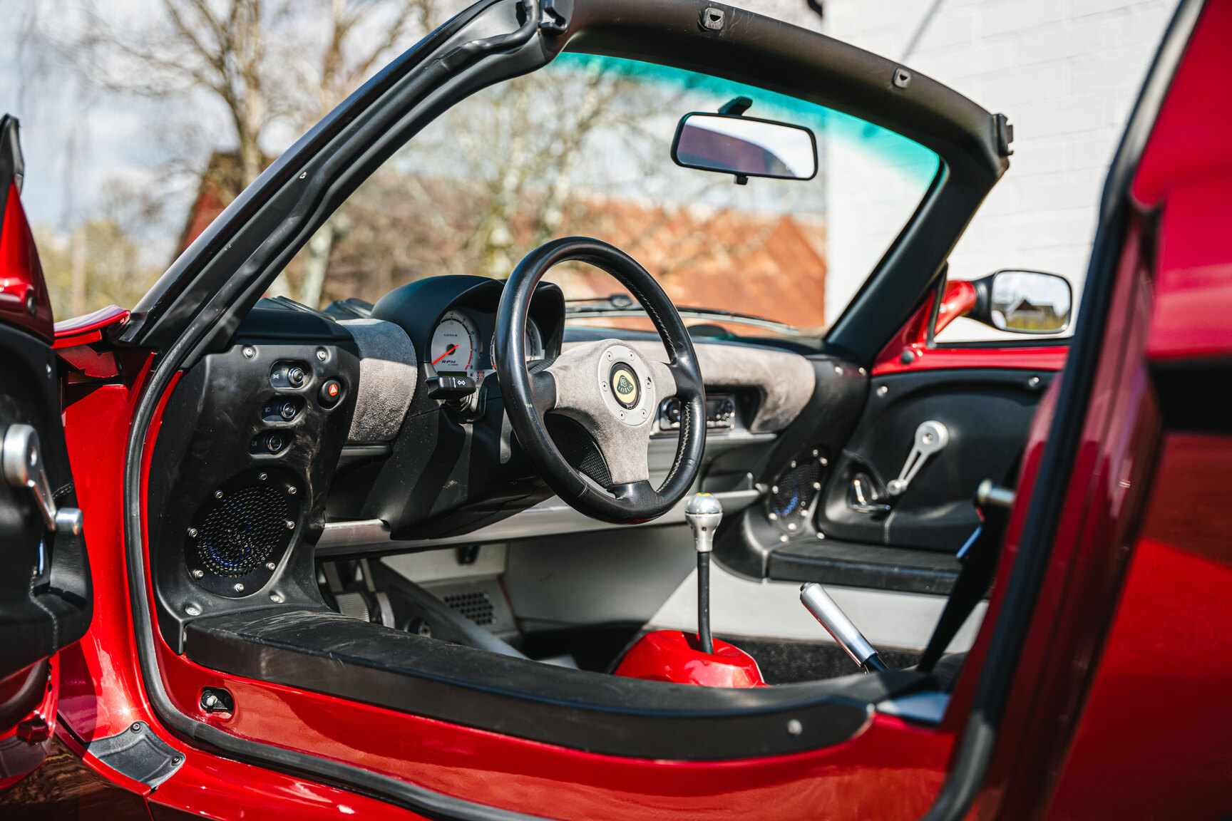 Innenraumfoto von 2001 Lotus Elise 111