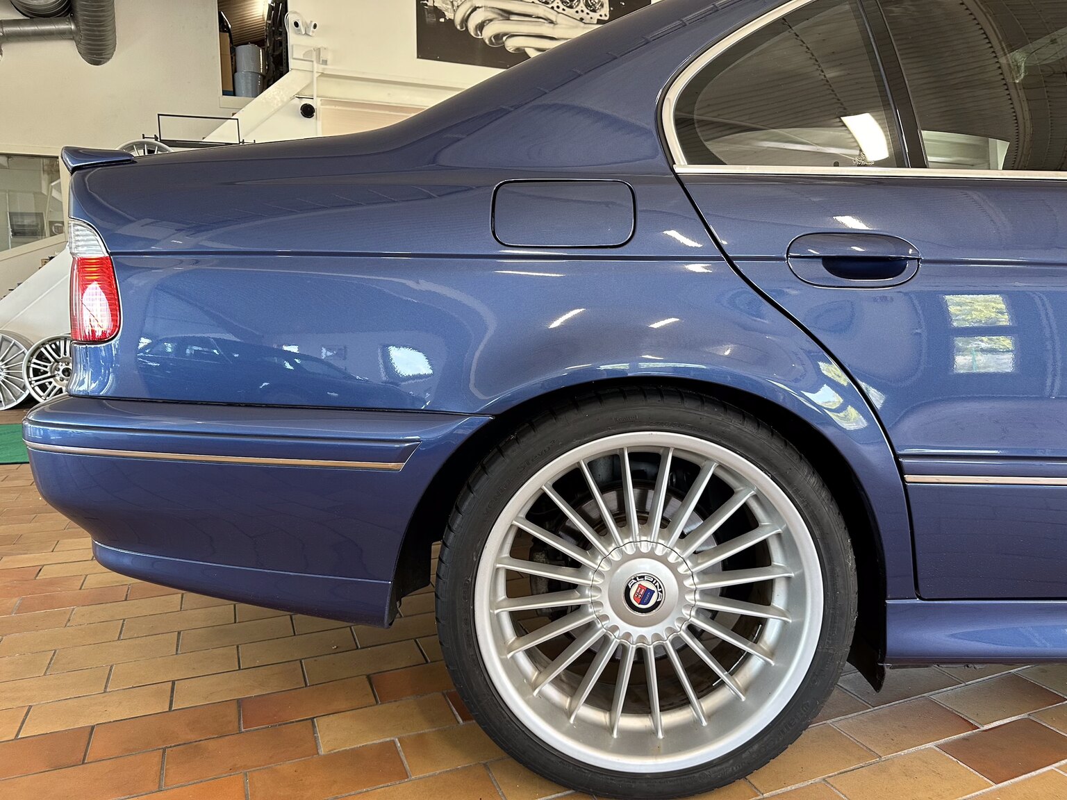 Exteriörbild på 2002 ALPINA B10 V8S