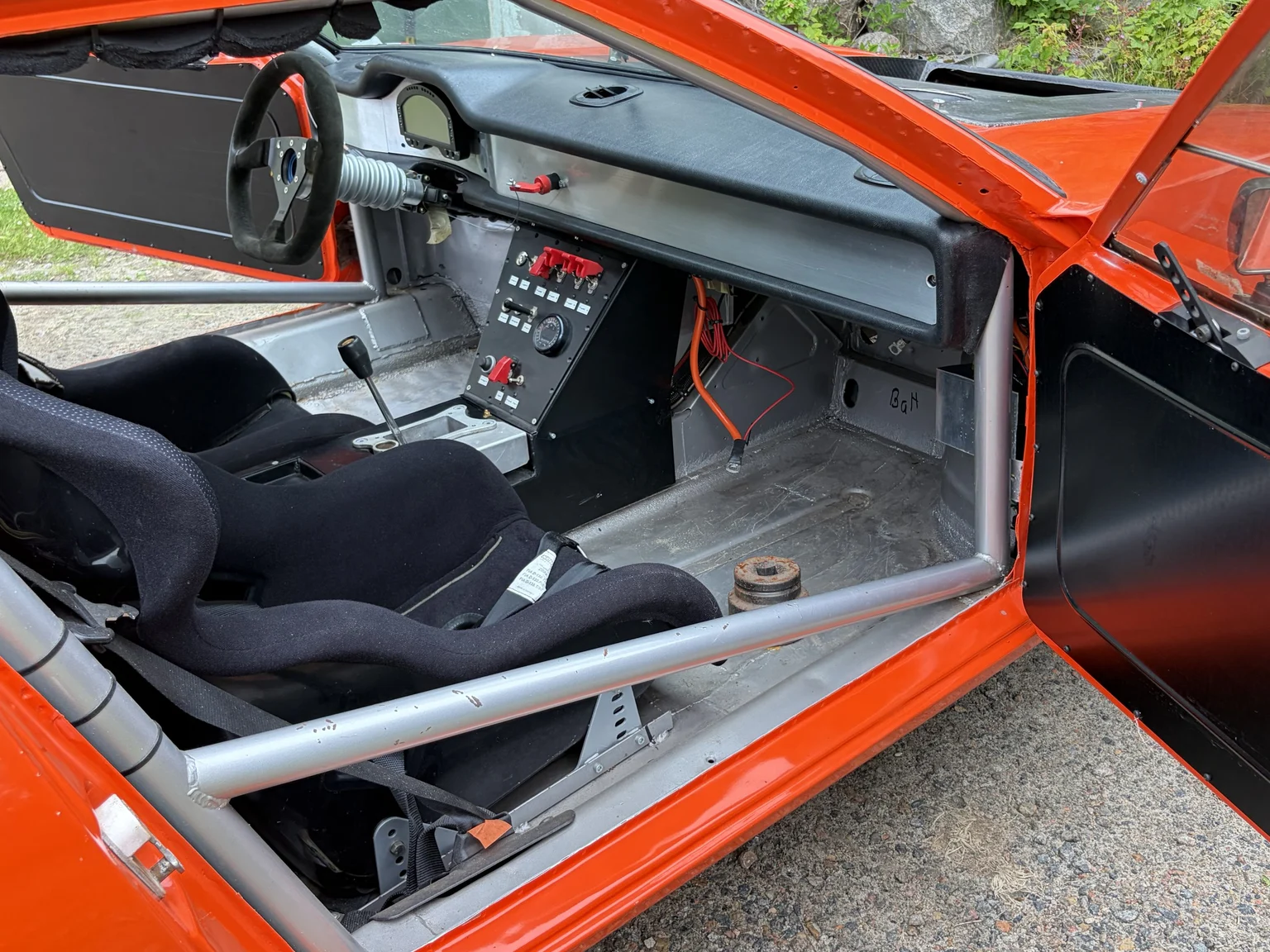 Innenraumfoto von 1972 De Tomaso Pantera LS Restomod (1)