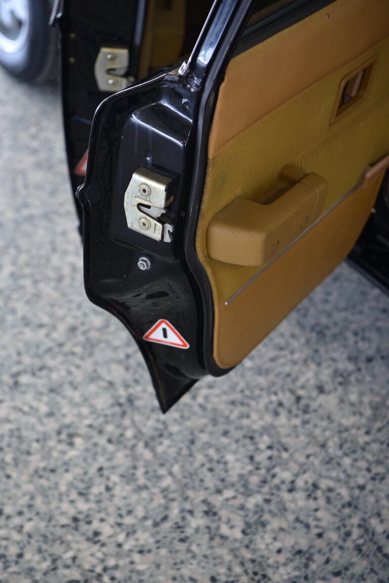 Interior image of 1986 Volvo 240 DL (6)