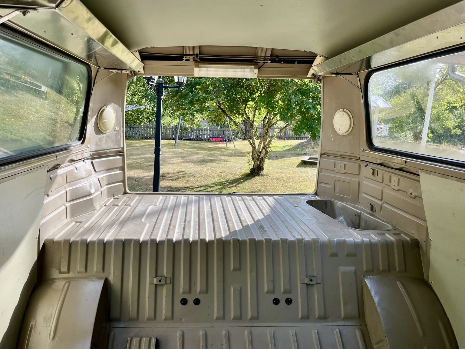Interior image of 1974 Volkswagen Transporter T2 (45)