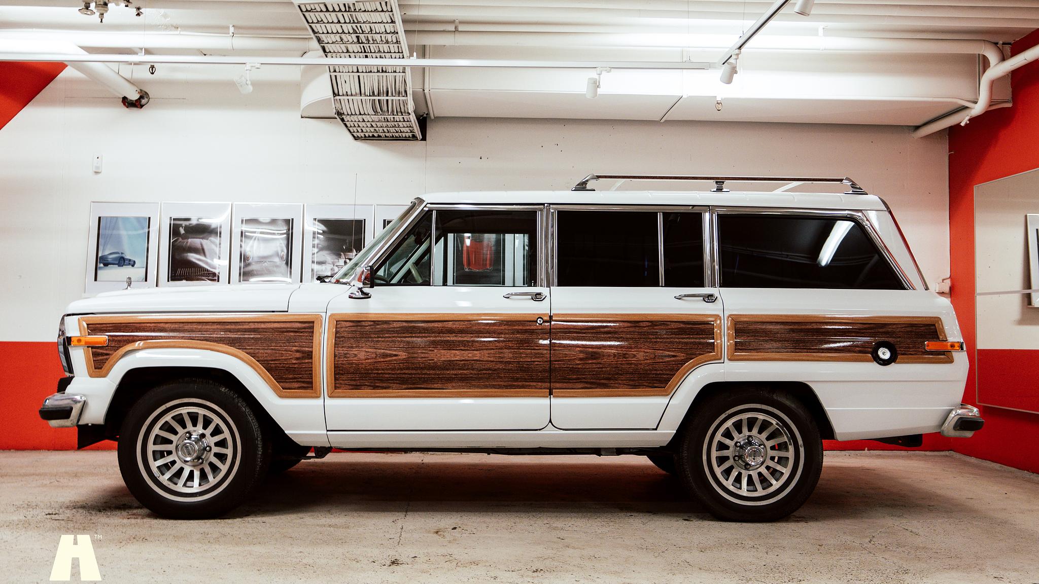 Exterior image of 1991 Jeep Grand Wagoneer 1991 (25)