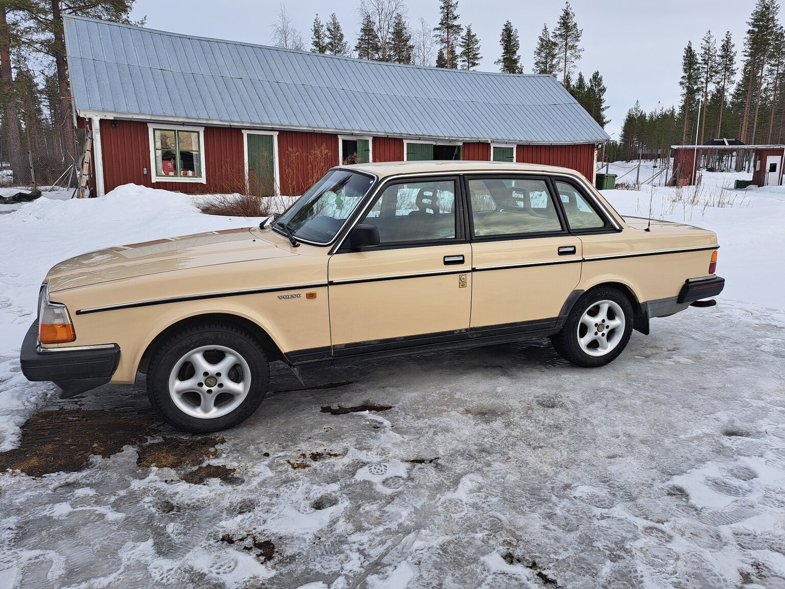 Exteriörbild på 1988 Volvo 240 GL