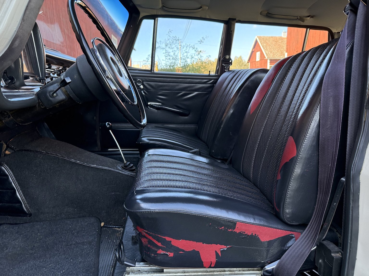 Interiörbild 1967 Mercedes-Benz 200D Safari
