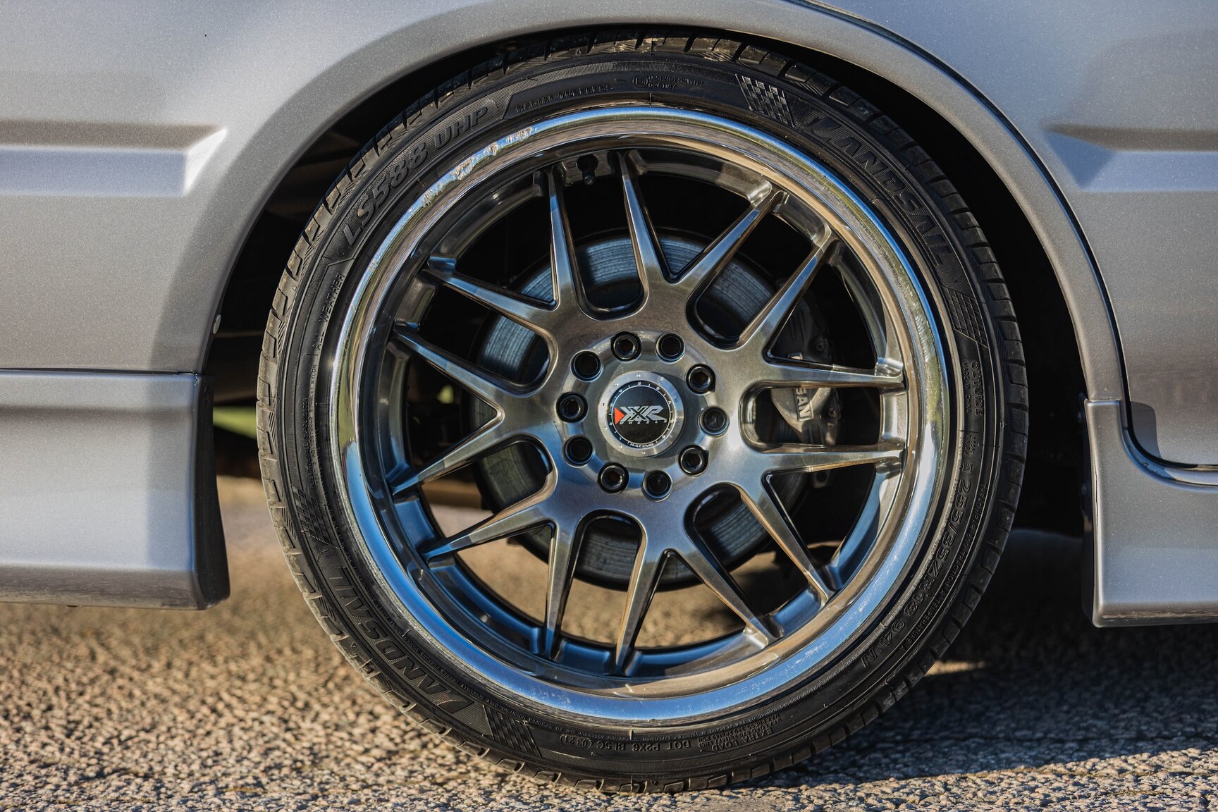 Exterior image of 2000 Nissan Skyline R34 GT 2.5