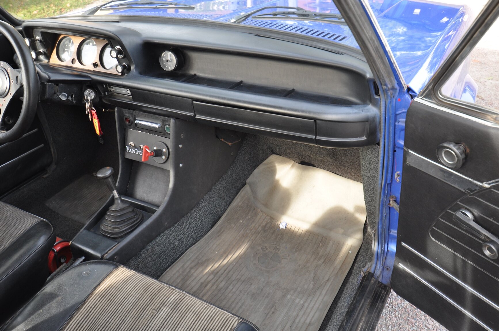 Interior image of 1975 BMW 2002 Tii