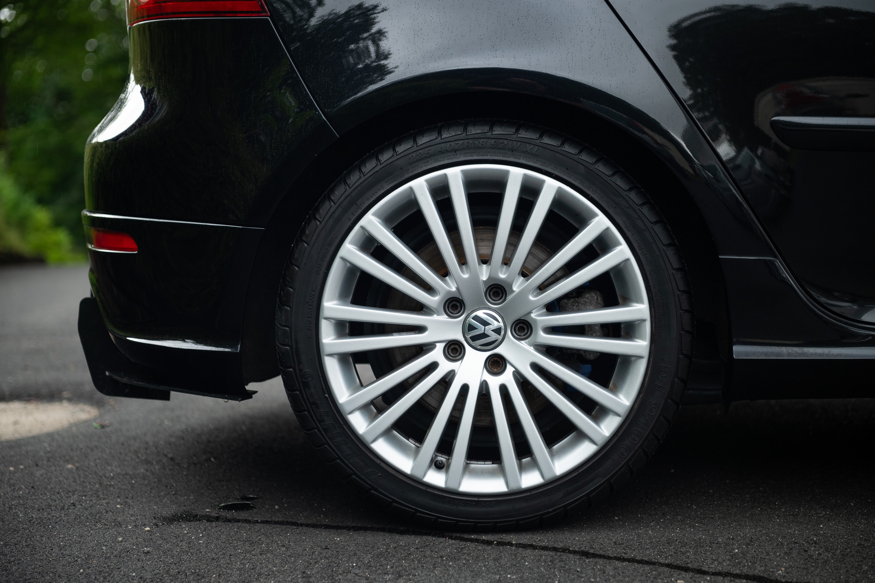 Exterior image of 2006 Volkswagen Golf R32 (22)