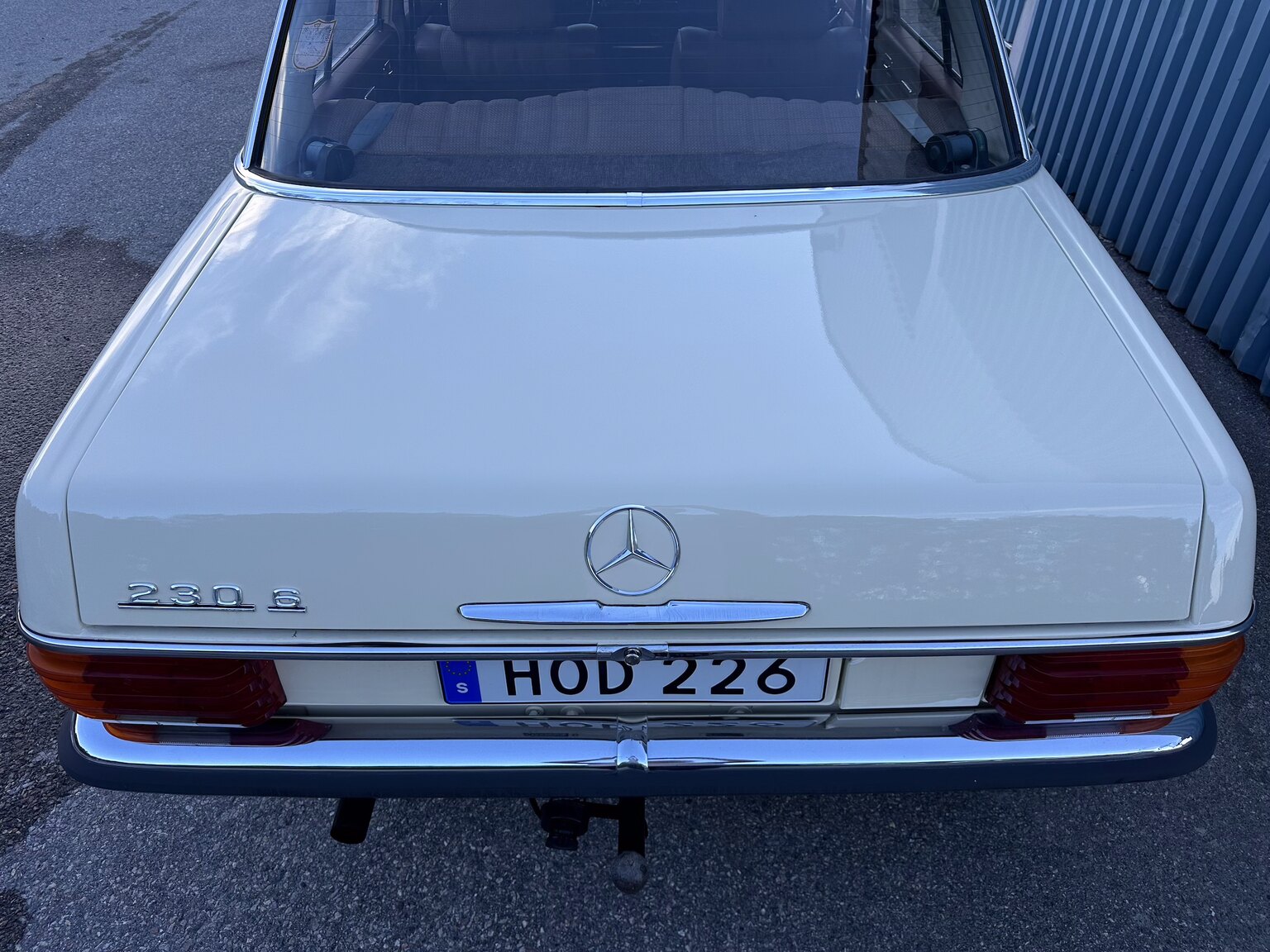 Exterior image of 1974 Mercedes Benz 230.6