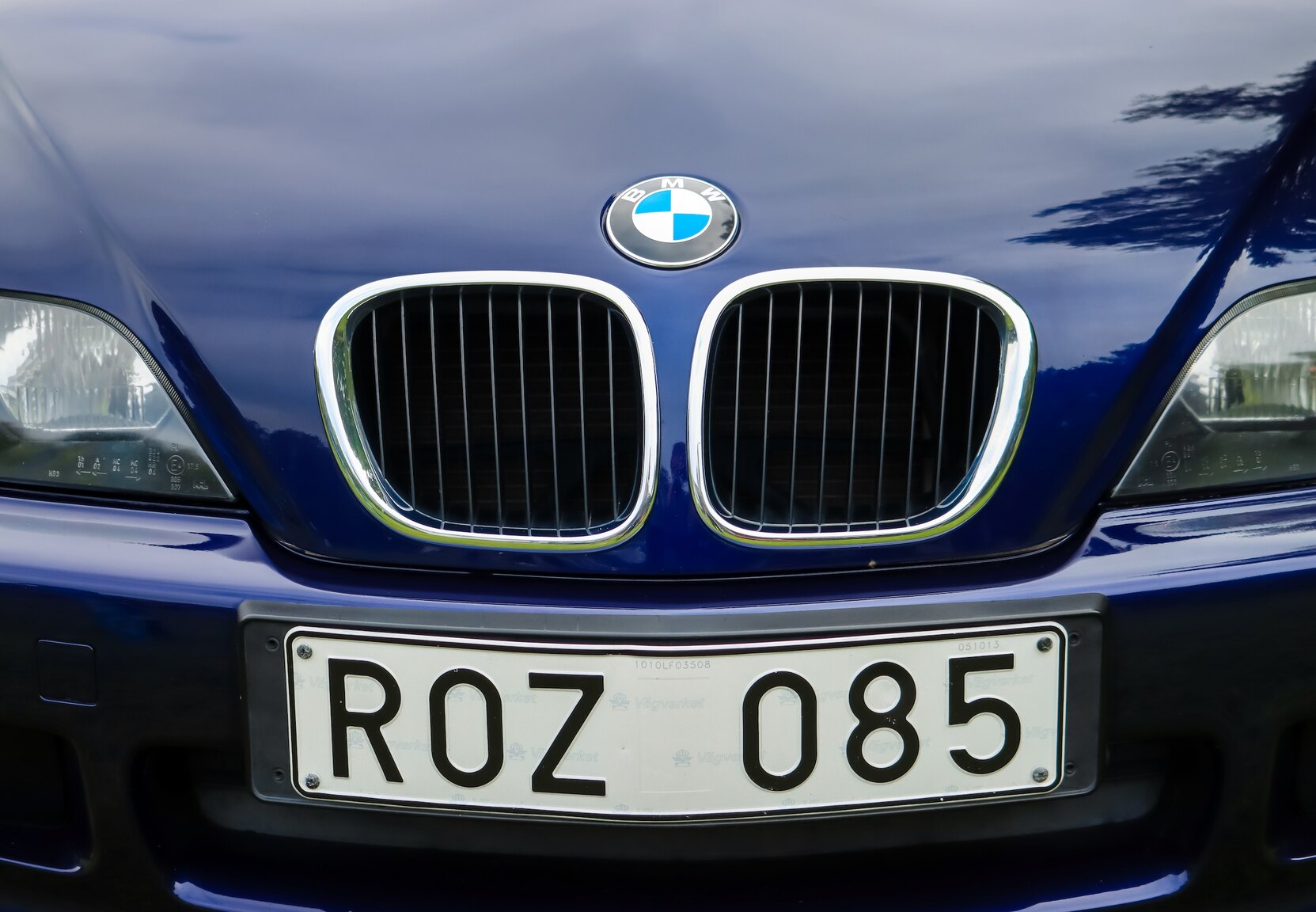 Exterior image of 1999 BMW Z3 1.9i
