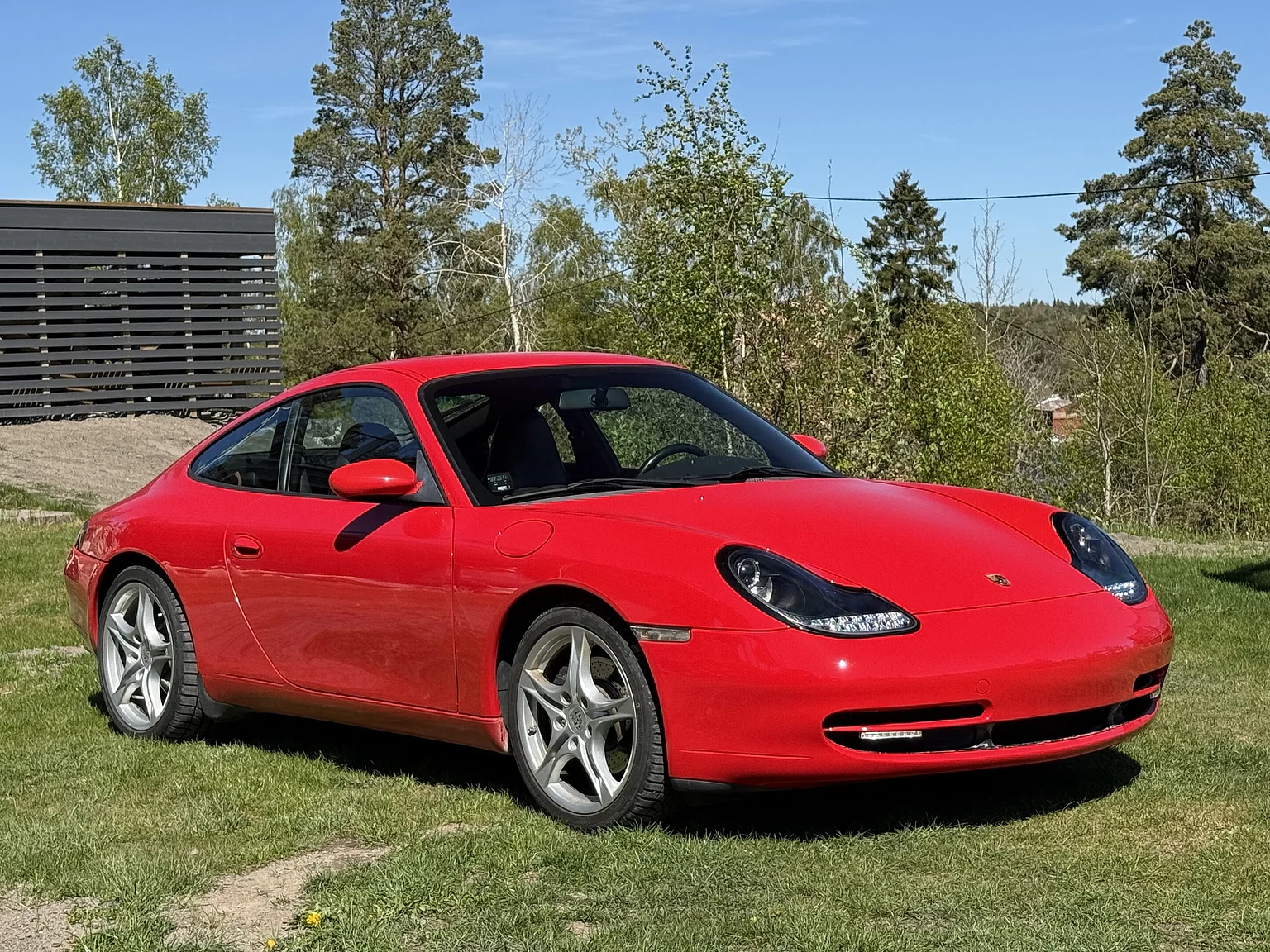 Exterior image of 1998 Porsche 996 Carrera (1)