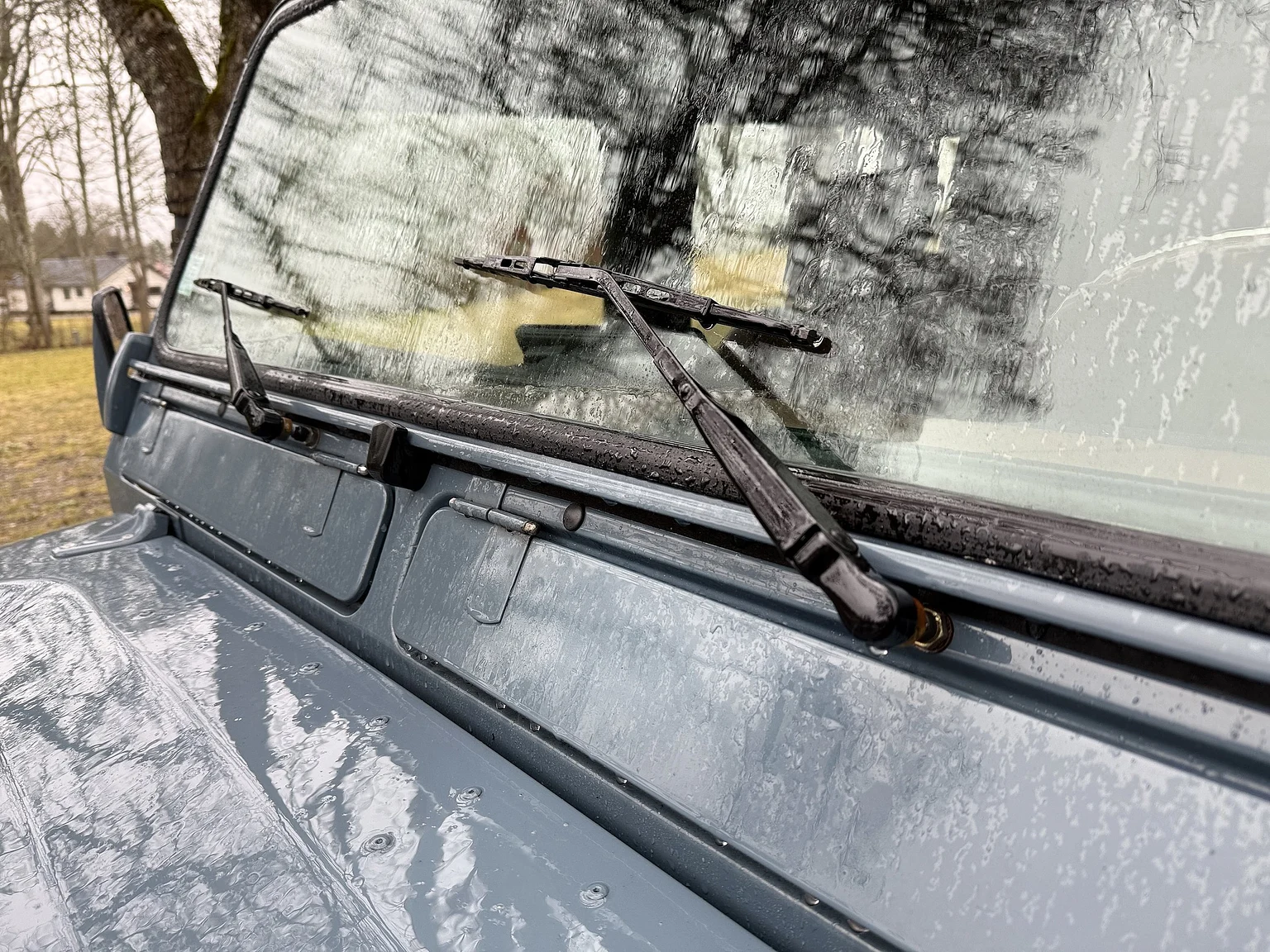 Exterior image of 2000 Land Rover Defender 110 C (44)