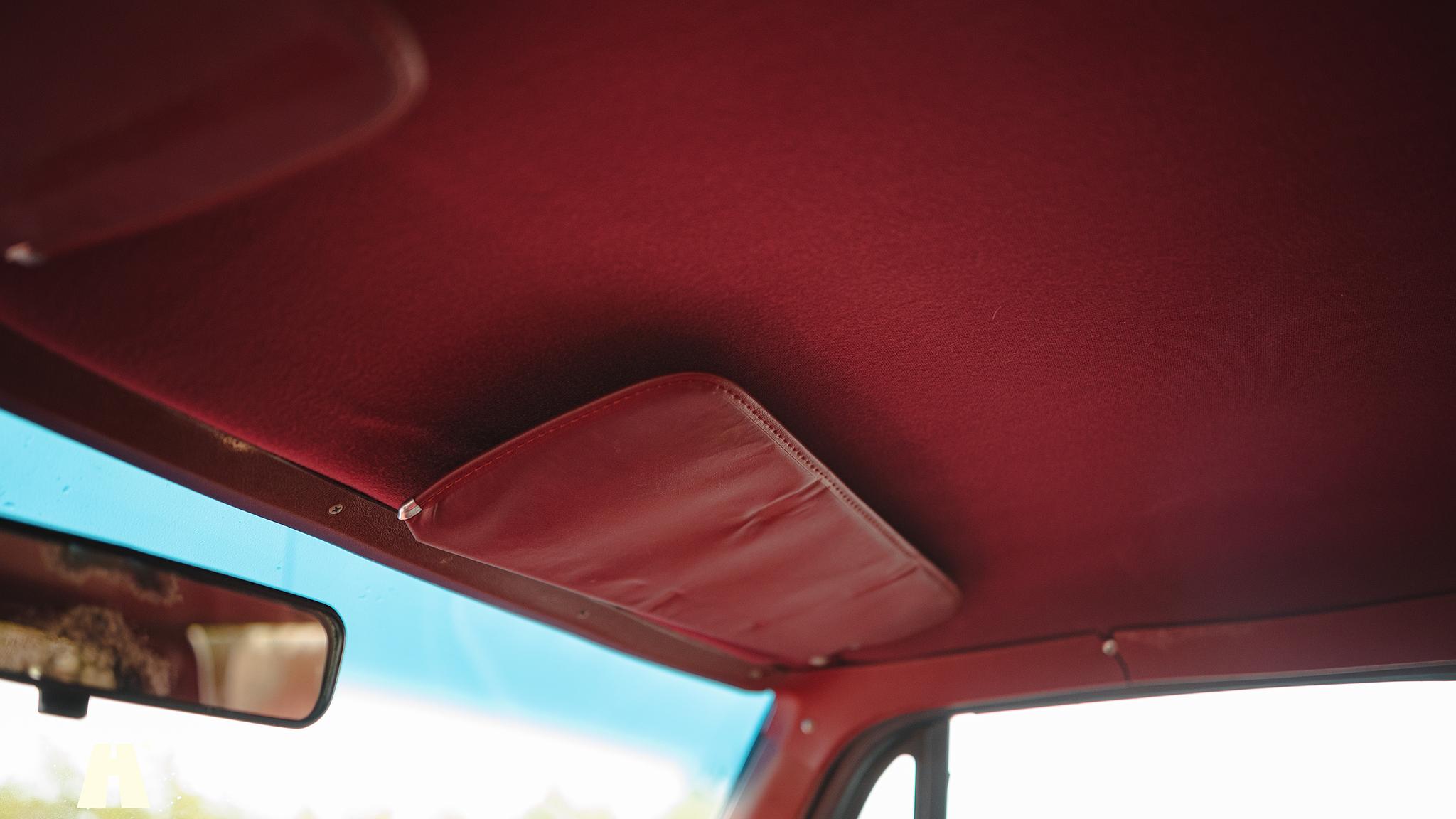 Innenraumfoto von 1986 Dodge Ramcharger