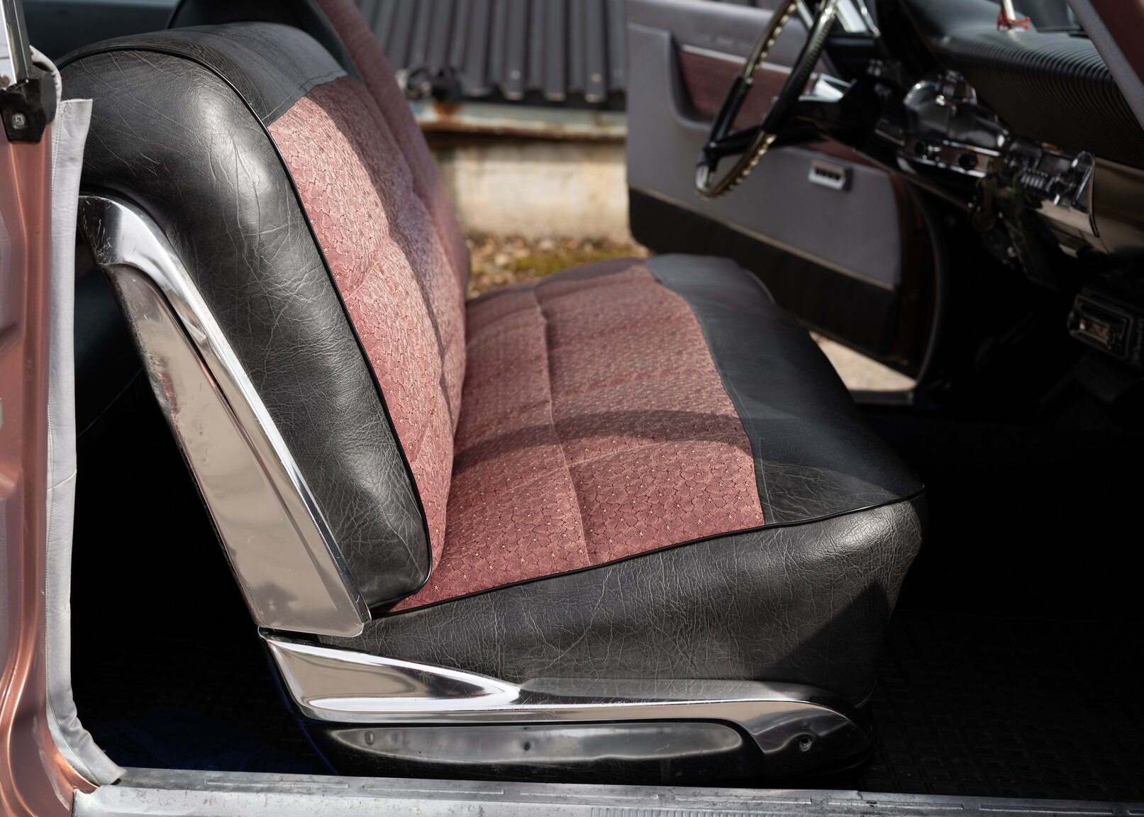 Innenraumfoto von 1961 Chrysler New Yorker Sedan (5)