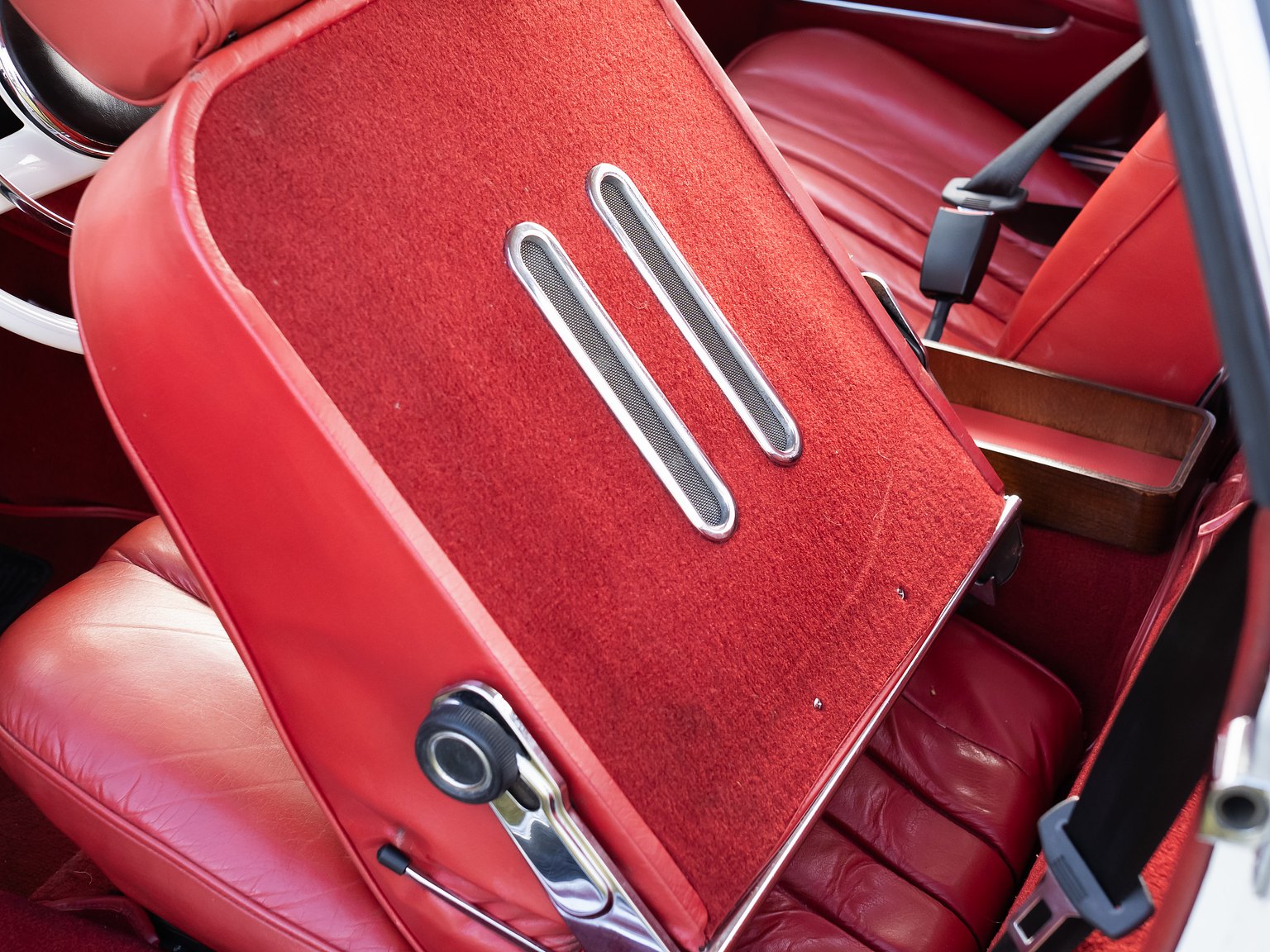 Interior image of 1966 Mercedes-Benz 230 SL "Pagoda"