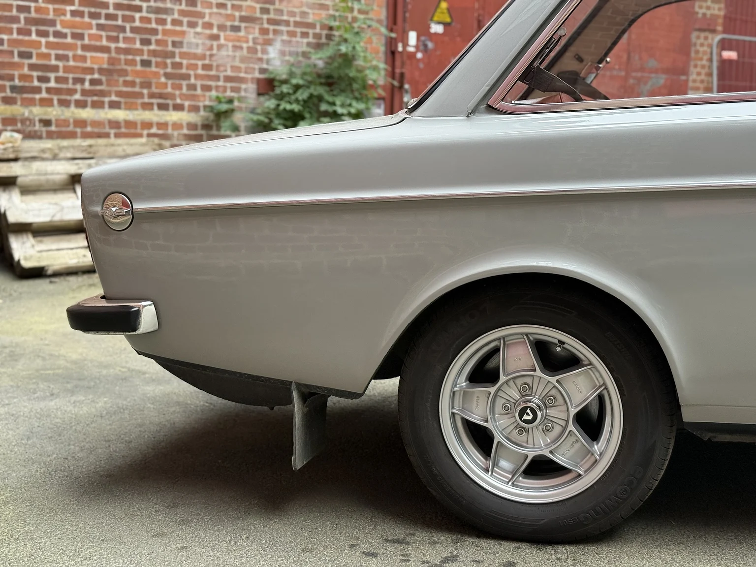 Exteriörbild på 1970 Volvo 142 2.0 Automatic (23)