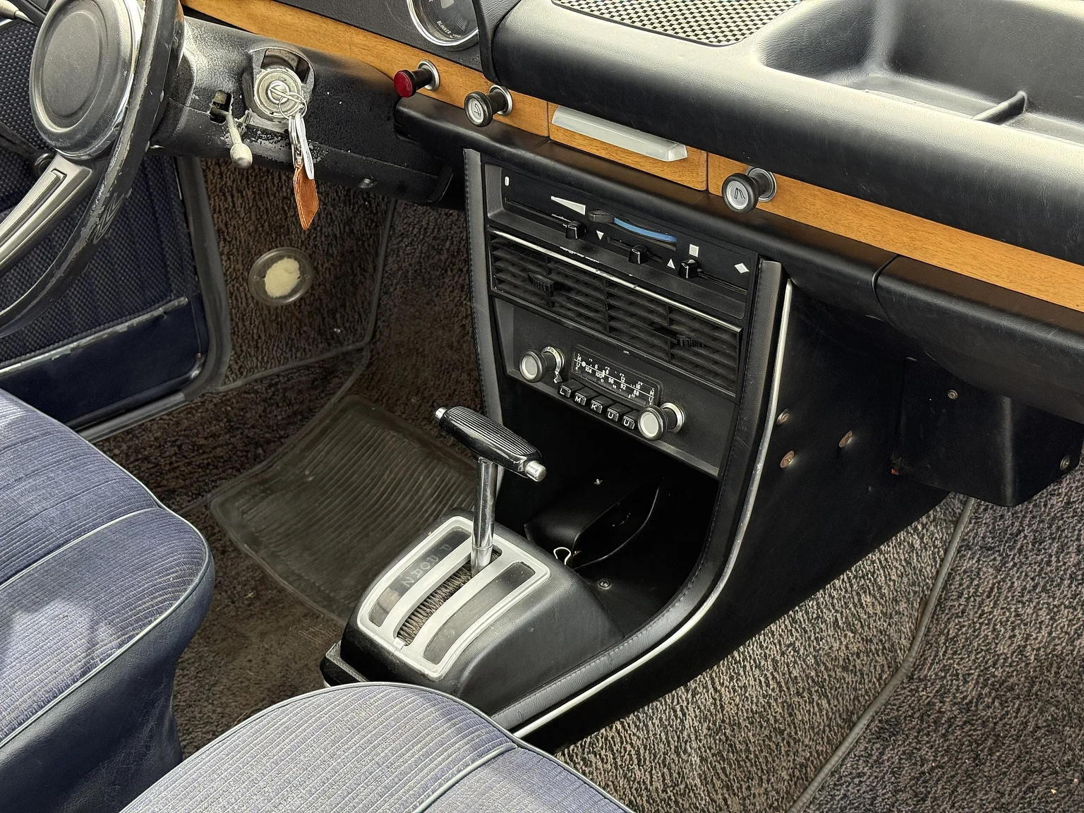 Interiörbild 1970 BMW New Class 4-dörrars Sedan (10)
