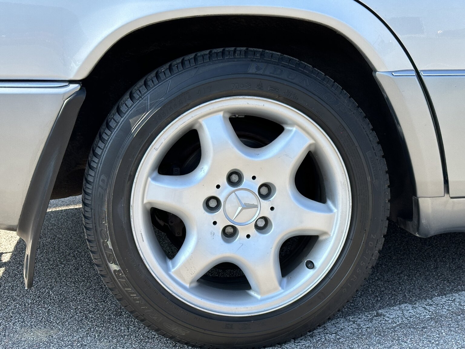 Exteriörbild på 1992 Mercedes-Benz 250D