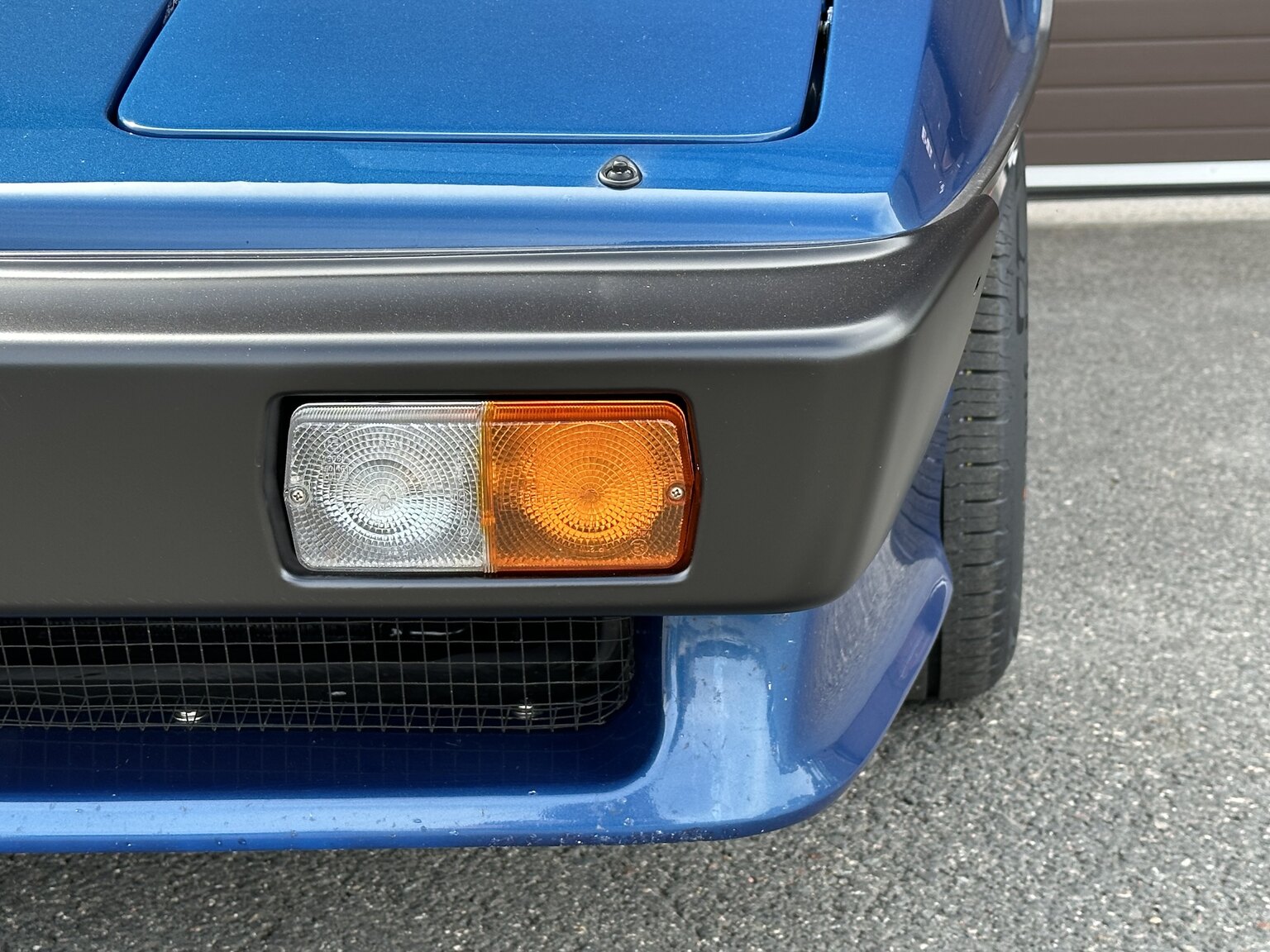 Exterior image of 1987 Lotus Esprit Turbo HCi (4)