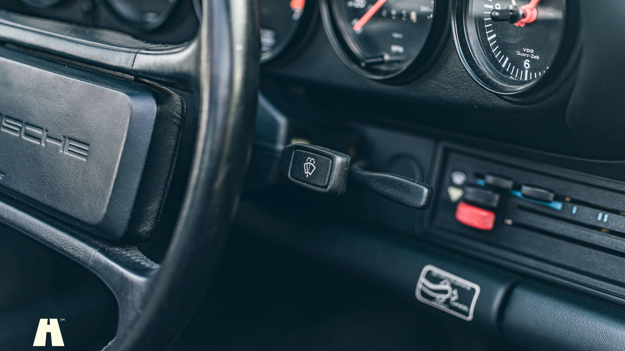 Innenraumfoto von 1989 Porsche 911 Carrera 3.2 Targa (40)