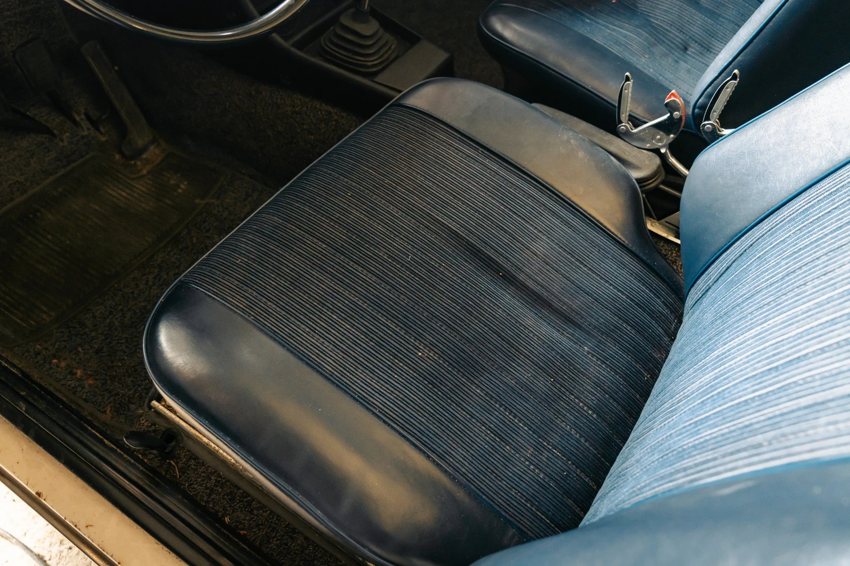 Interior image of 1973 BMW 1802 (9)