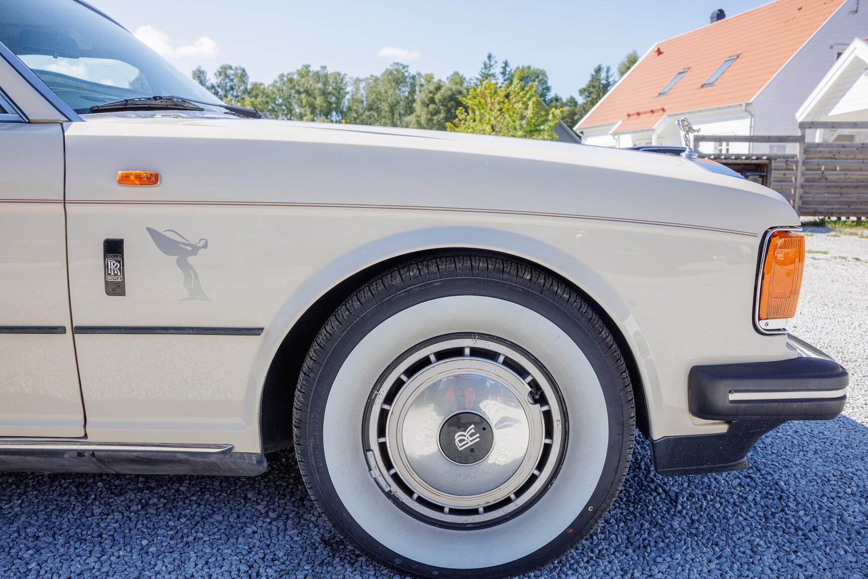 Exterior image of 1991 Rolls Royce Silver Spur LWB