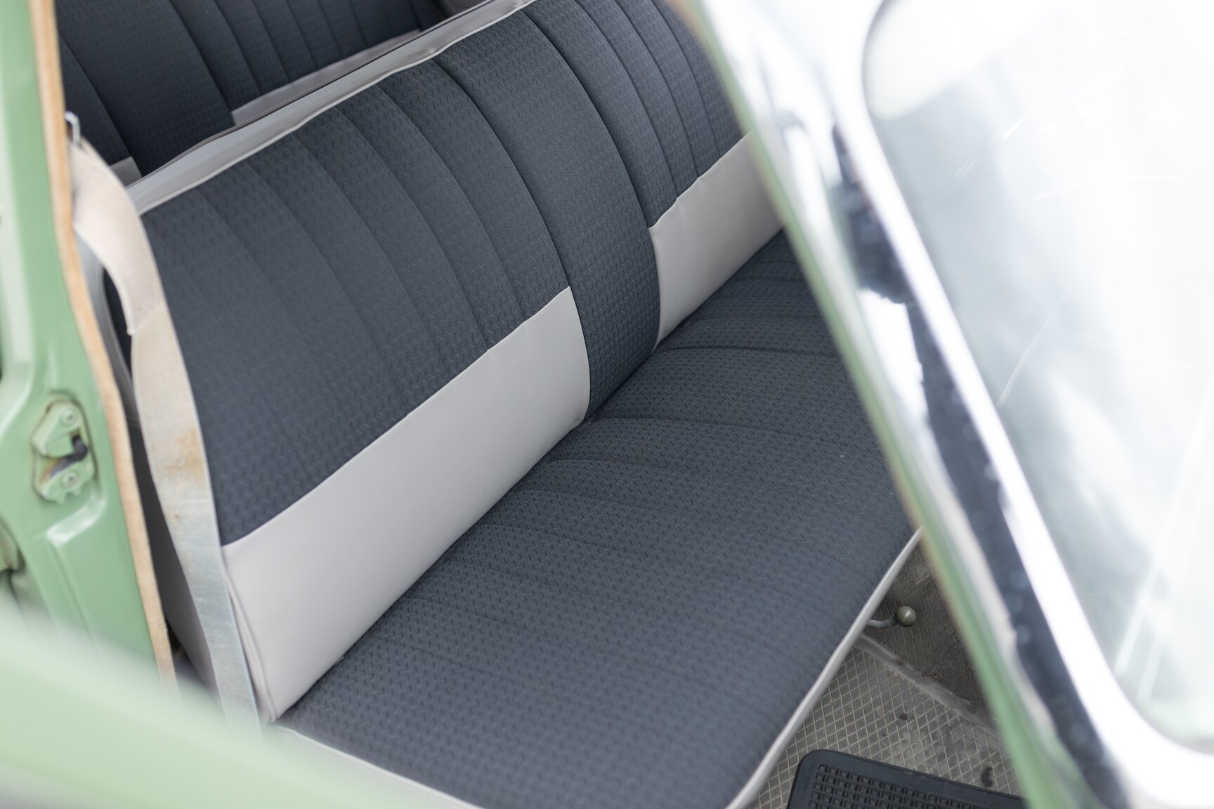 Interior image of 1959 Ford Consul (10)