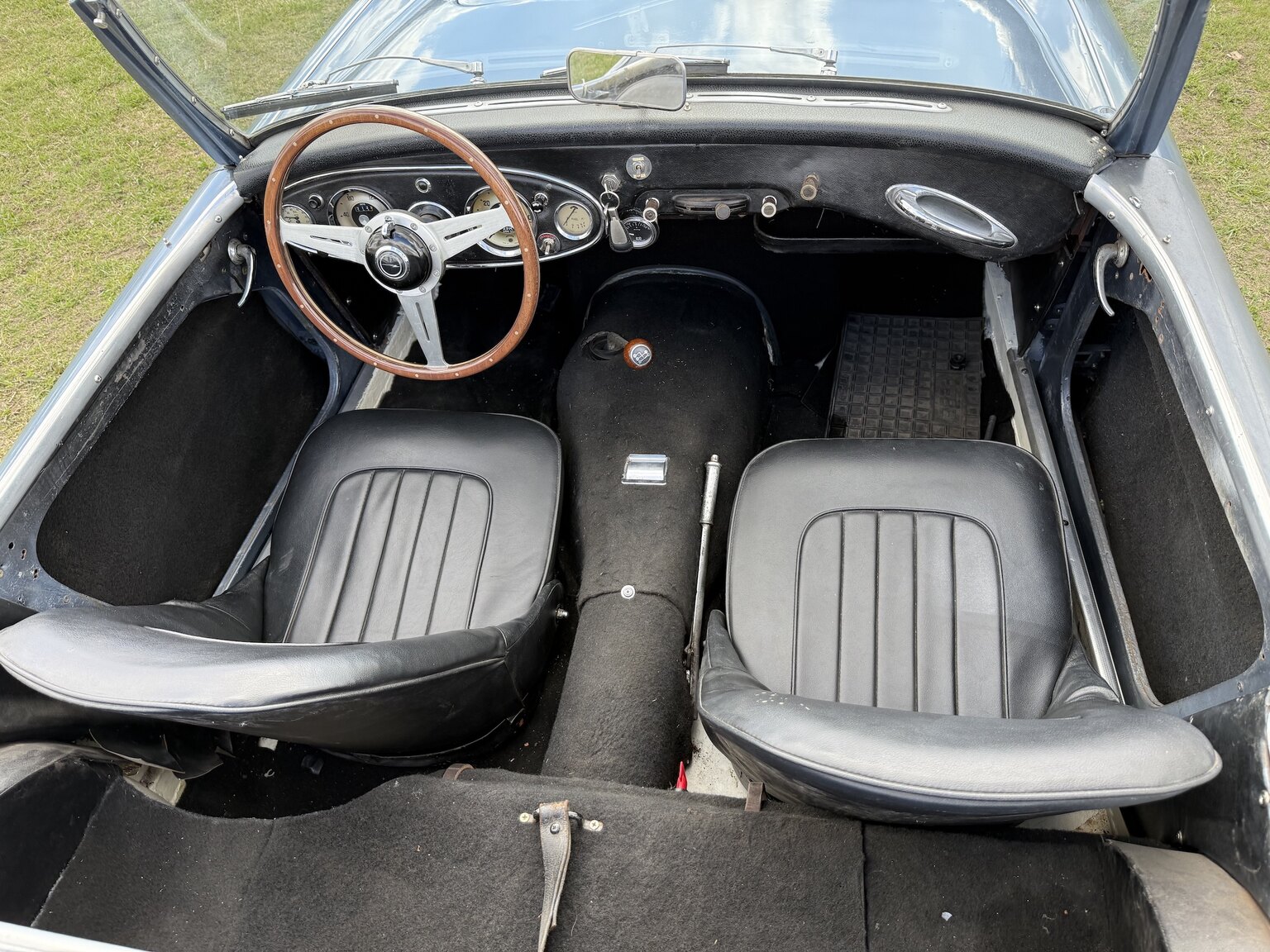 Interior image of 1958 Austin-Healey 100-6
