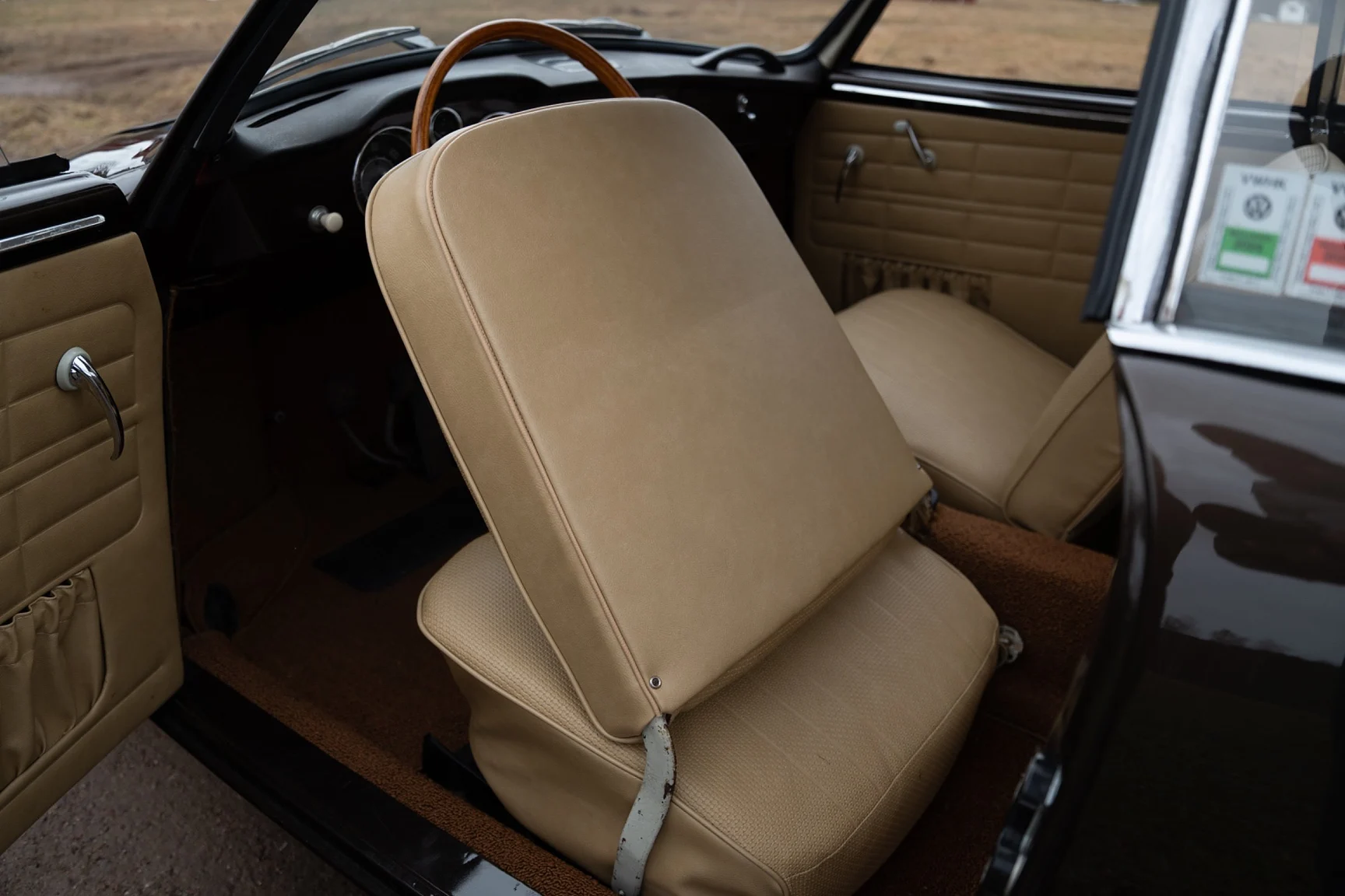 Innenraumfoto von 1962 Volkswagen 1200 Karmann Coupe (26)