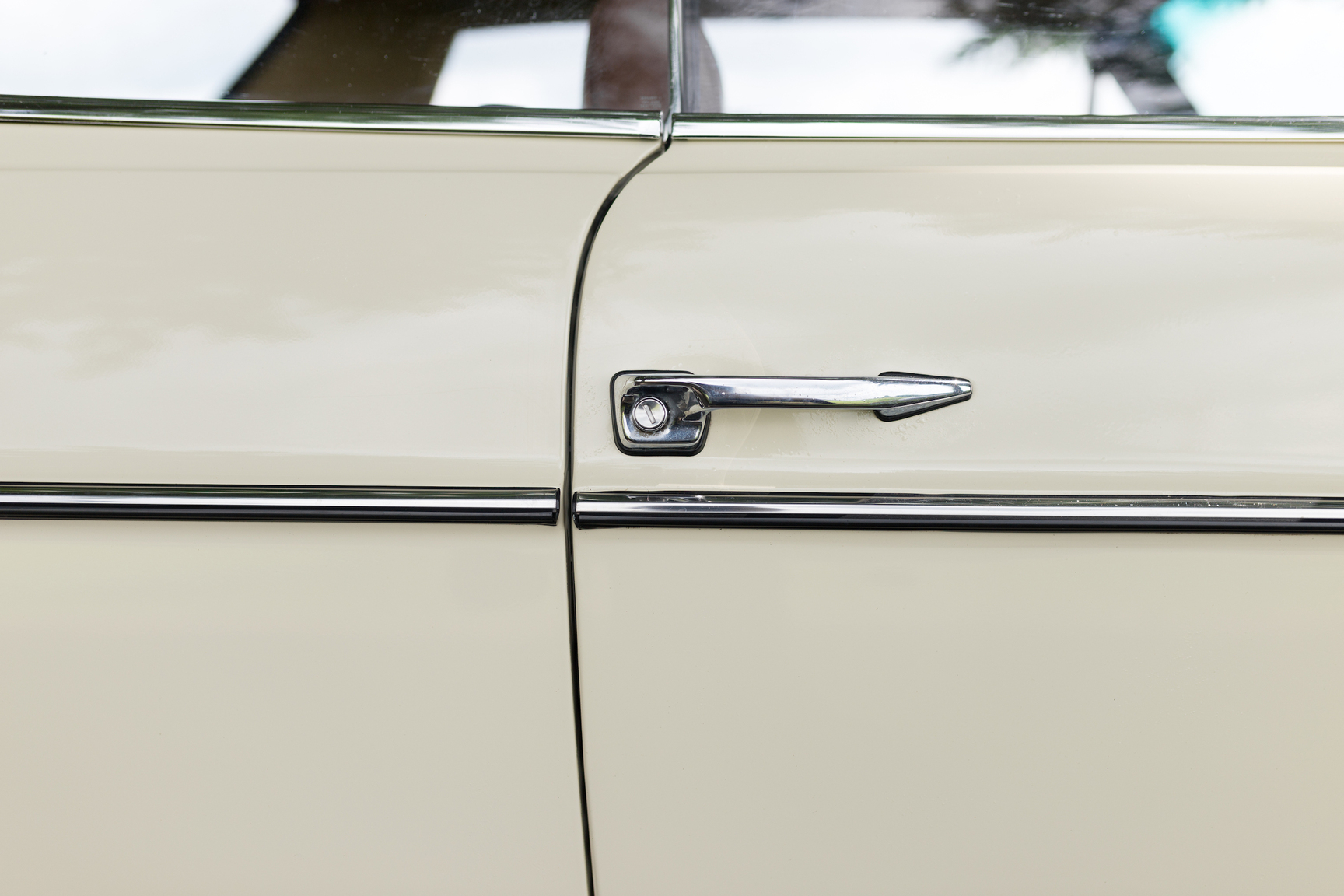 Exteriörbild på 1971 Mercedes 250 C