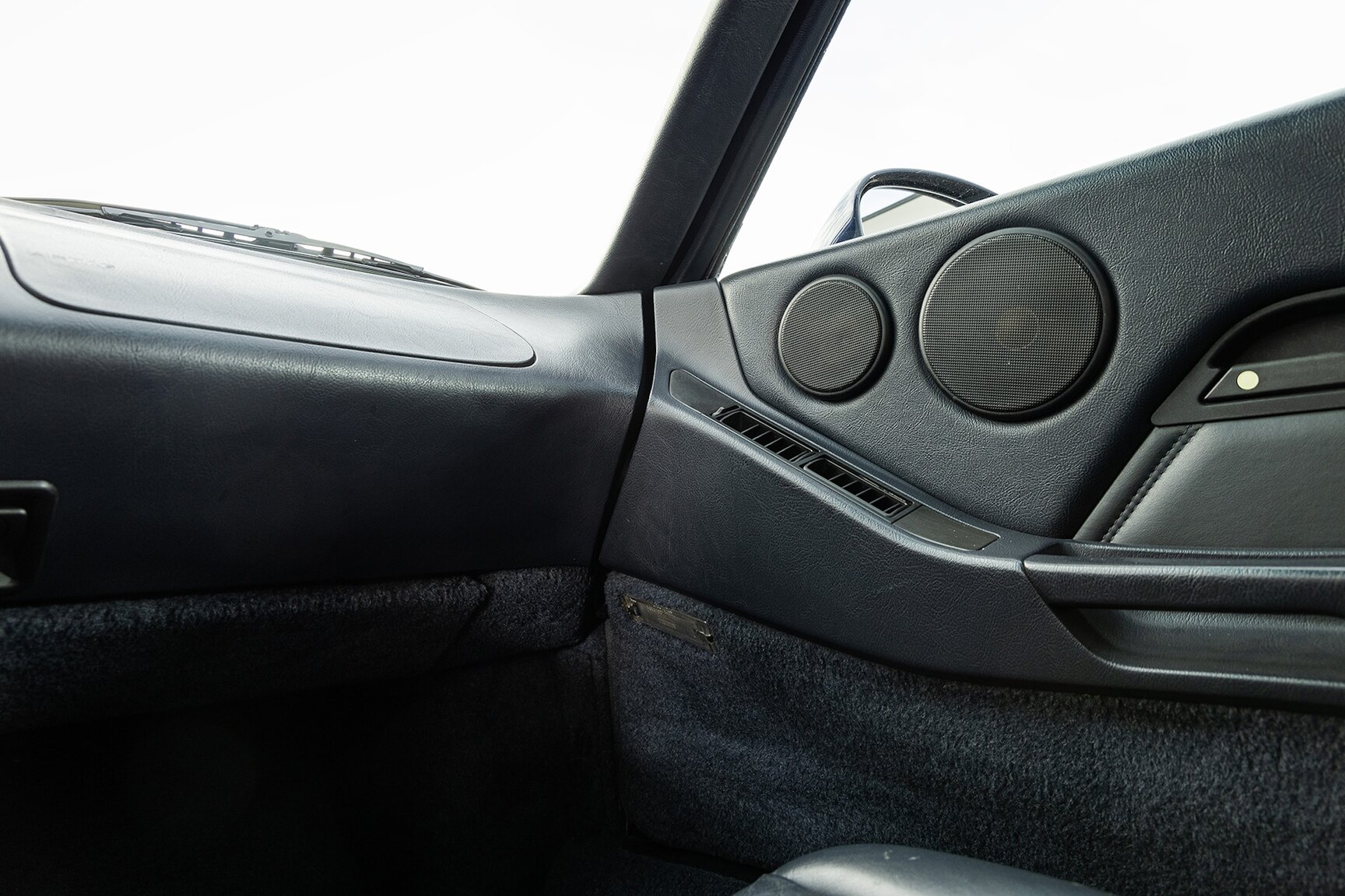 Interior image of 1993 Porsche 928 GTS