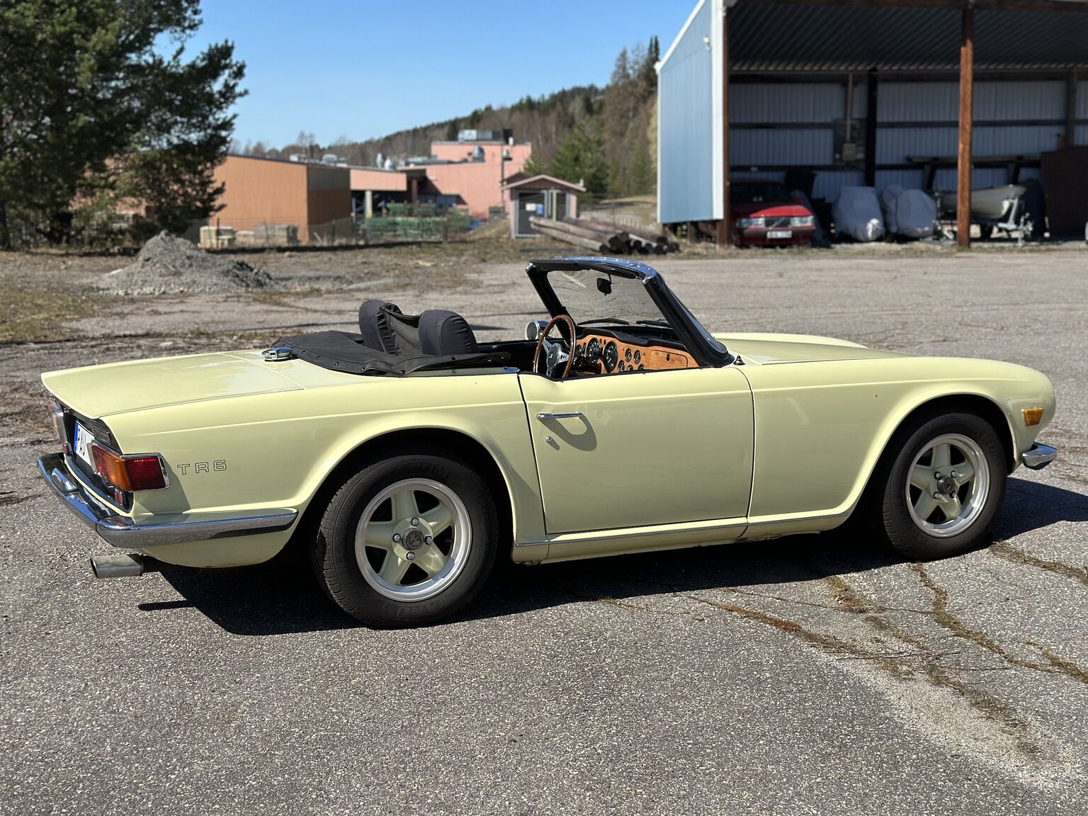 Exterior image of 1971 Triumph TR6 (17)
