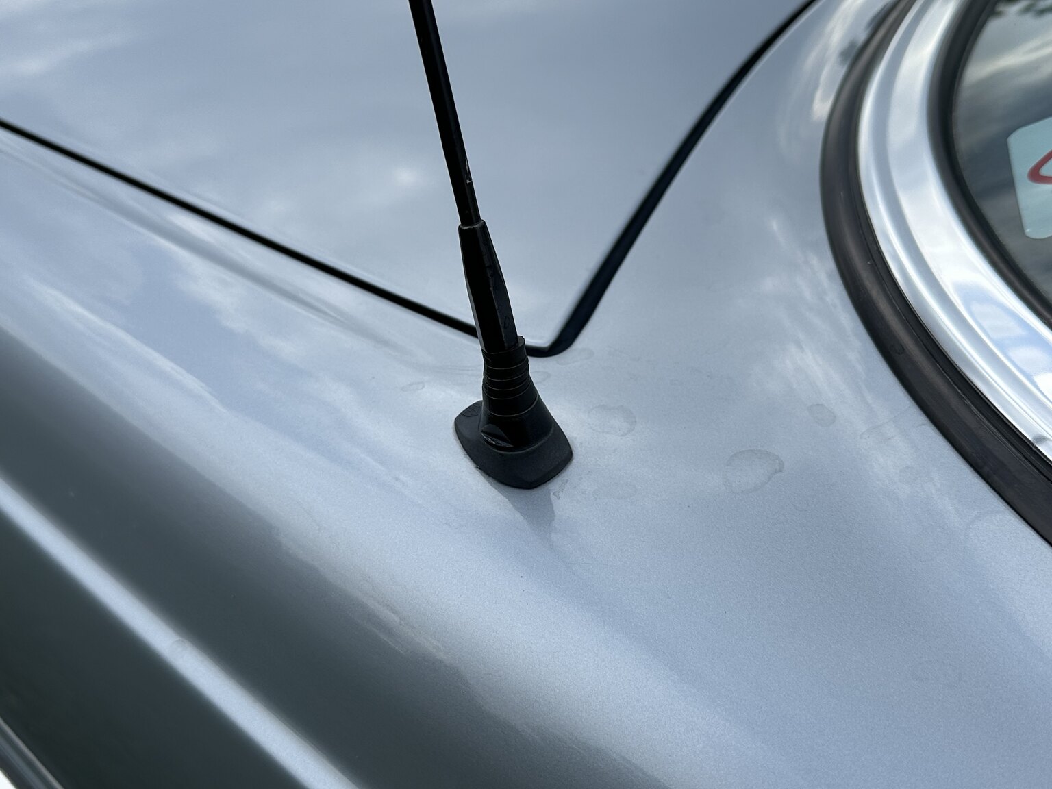 Exteriörbild på 1984 Mercedes-Benz 230 CE
