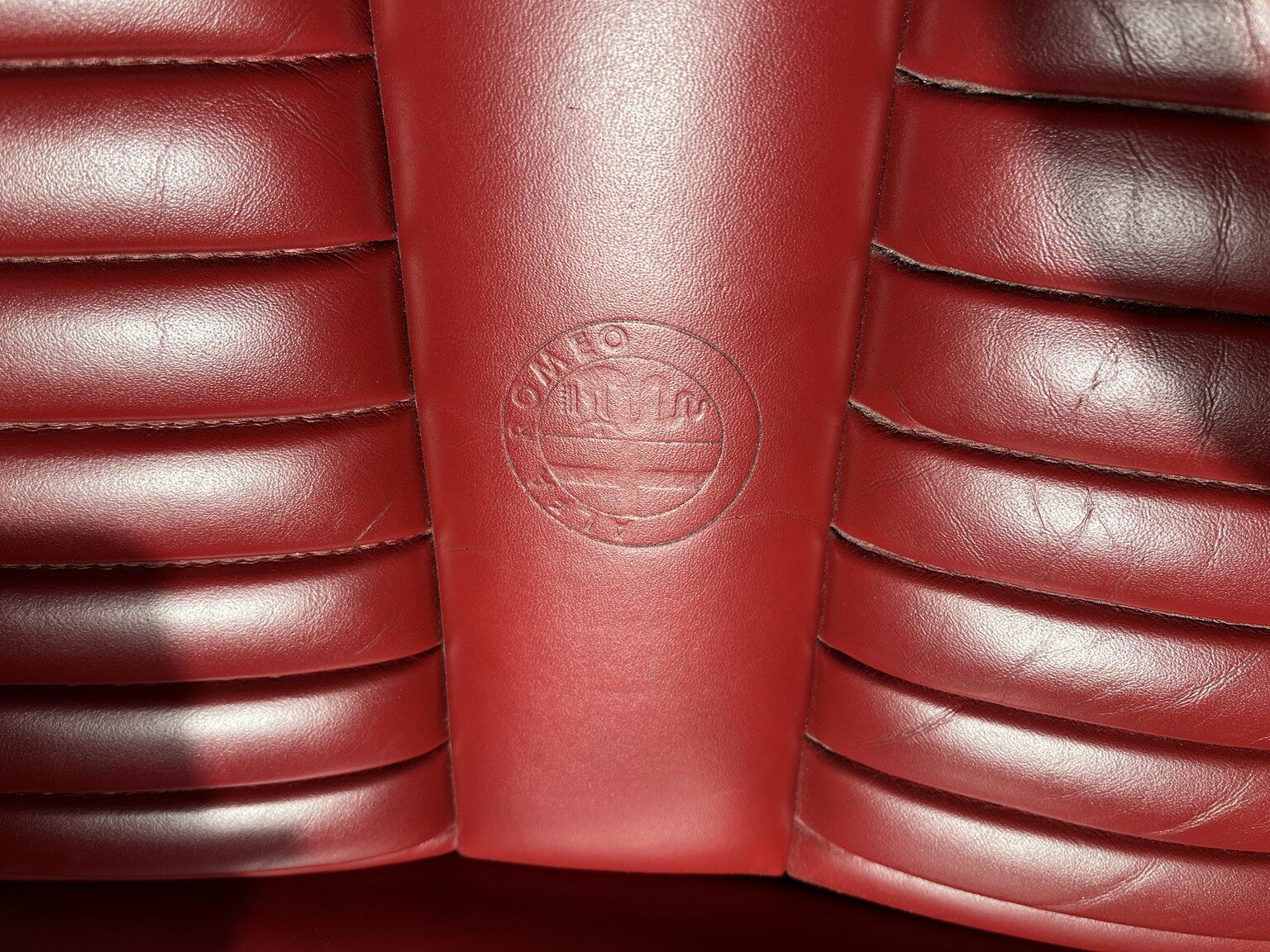 Interior image of 1998 Alfa Romeo GTV (13)