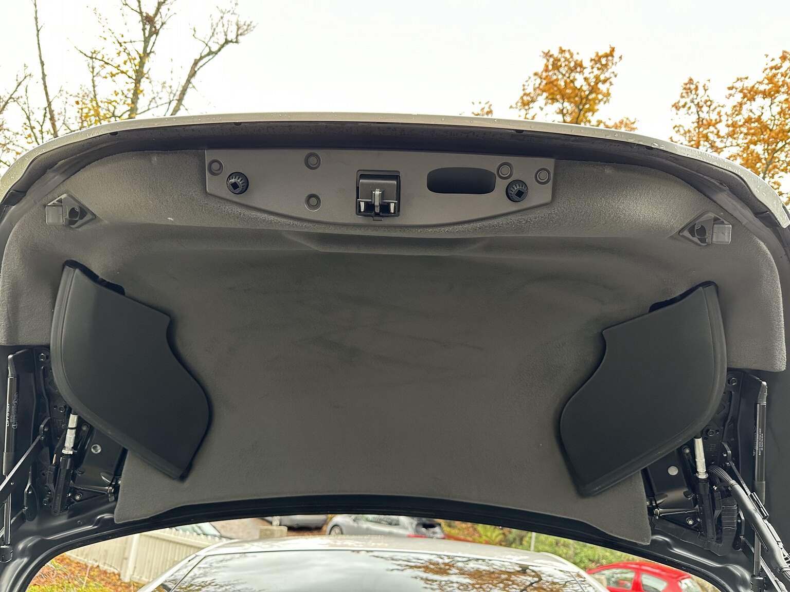 Interior image of 2005 Mercedes-Benz SL 350