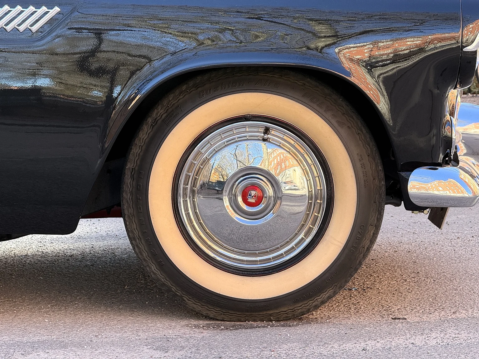 Exterior image of 1955 Ford Thunderbird (26)