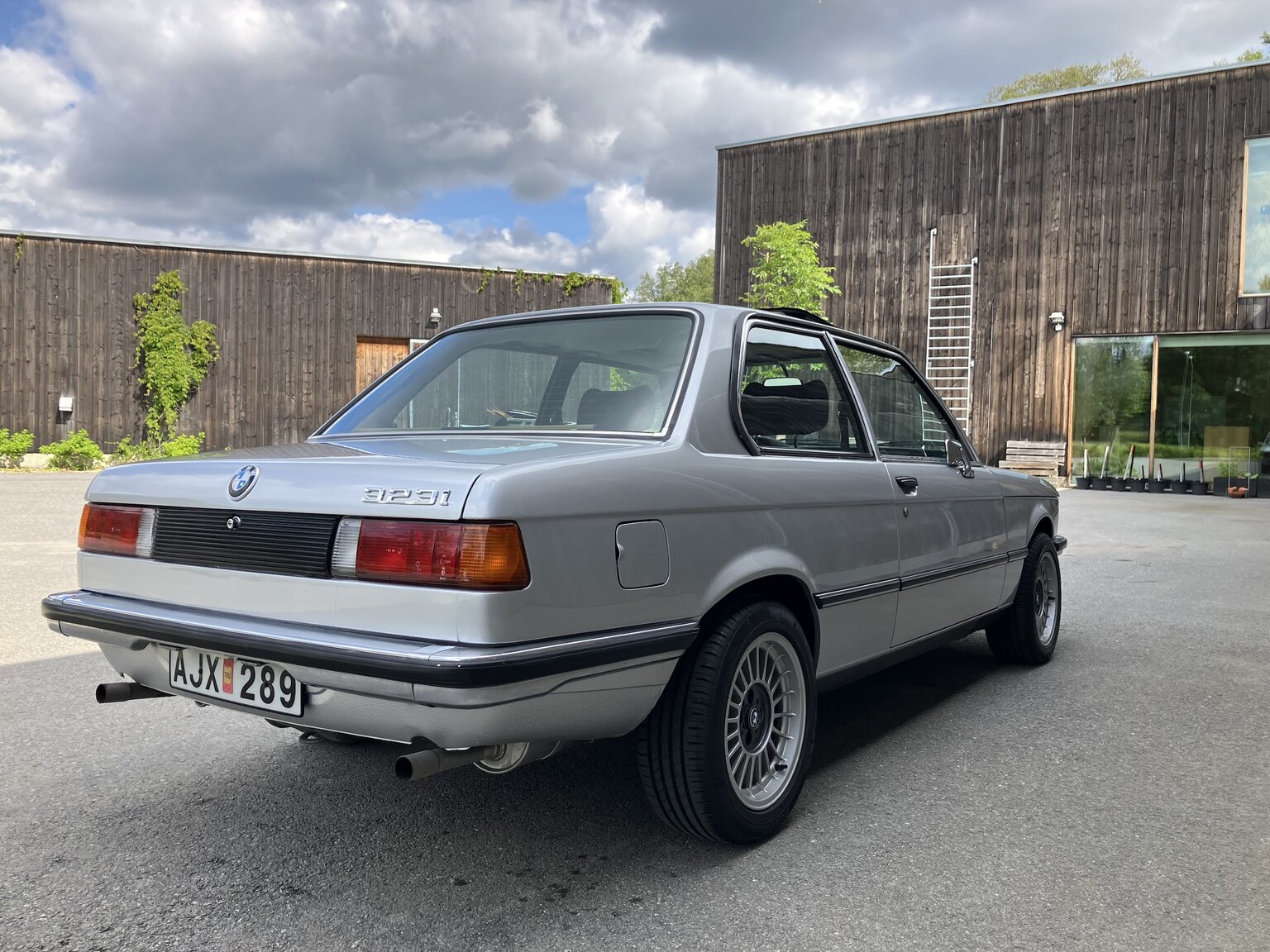 Exteriörbild på 1979 BMW 323i