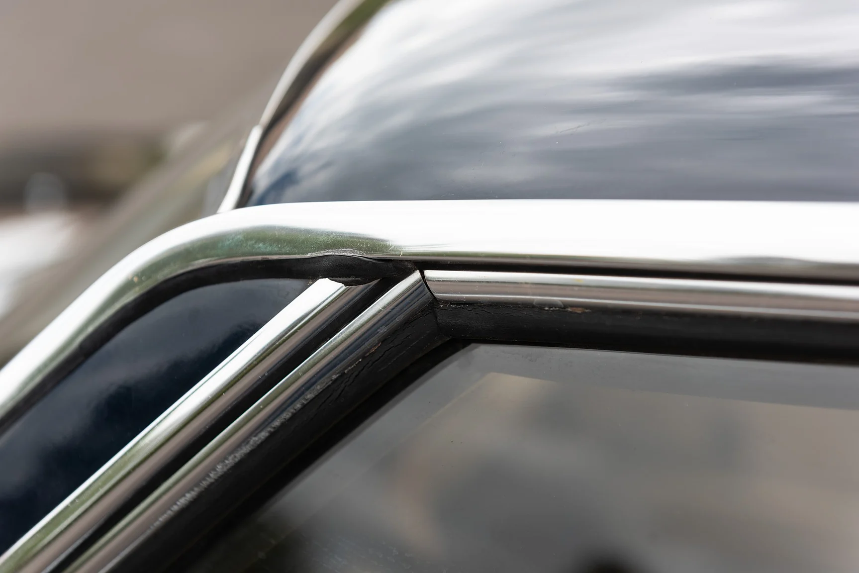 Exterior image of 1975 Mercedes Benz 450 SLC (32)