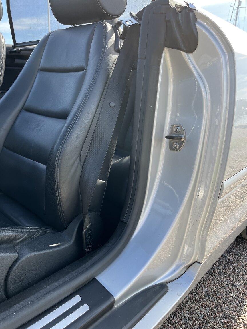 Interior image of 2003 Audi A4 Cabriolet 3.0