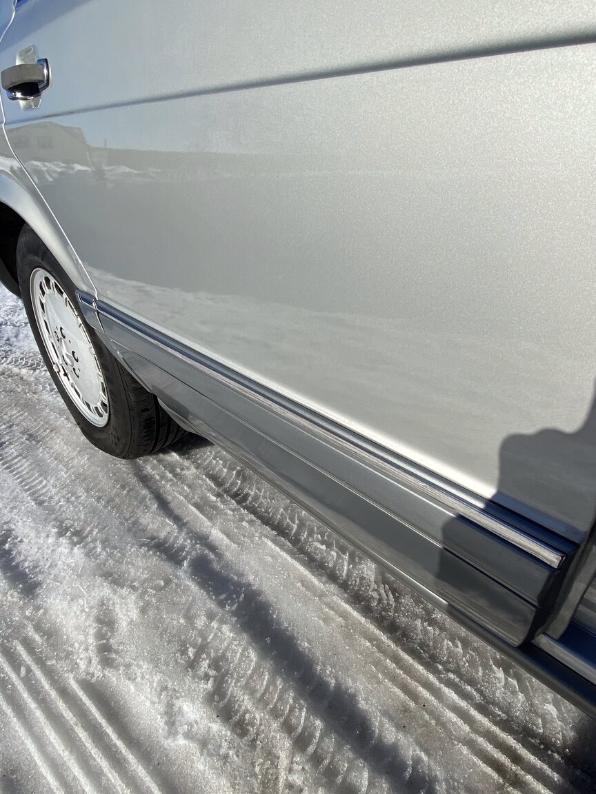 Exteriörbild på 1988 Mercedes-Benz 300 SE