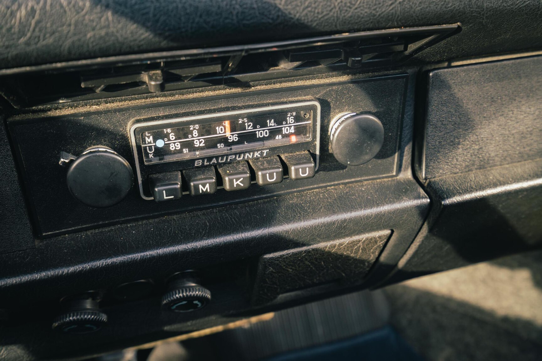 Interior image of 1973 Volkswagen Bubbla Karmann 1303 LS (8)
